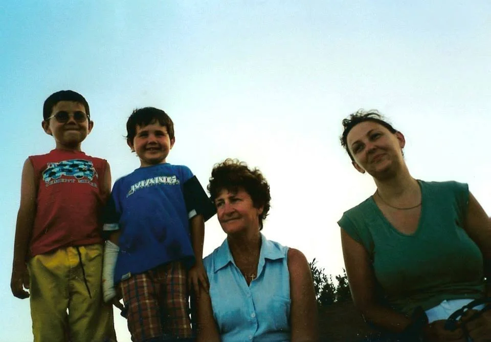Brendan, Matthew, Mum, Jenny 2004.jpg