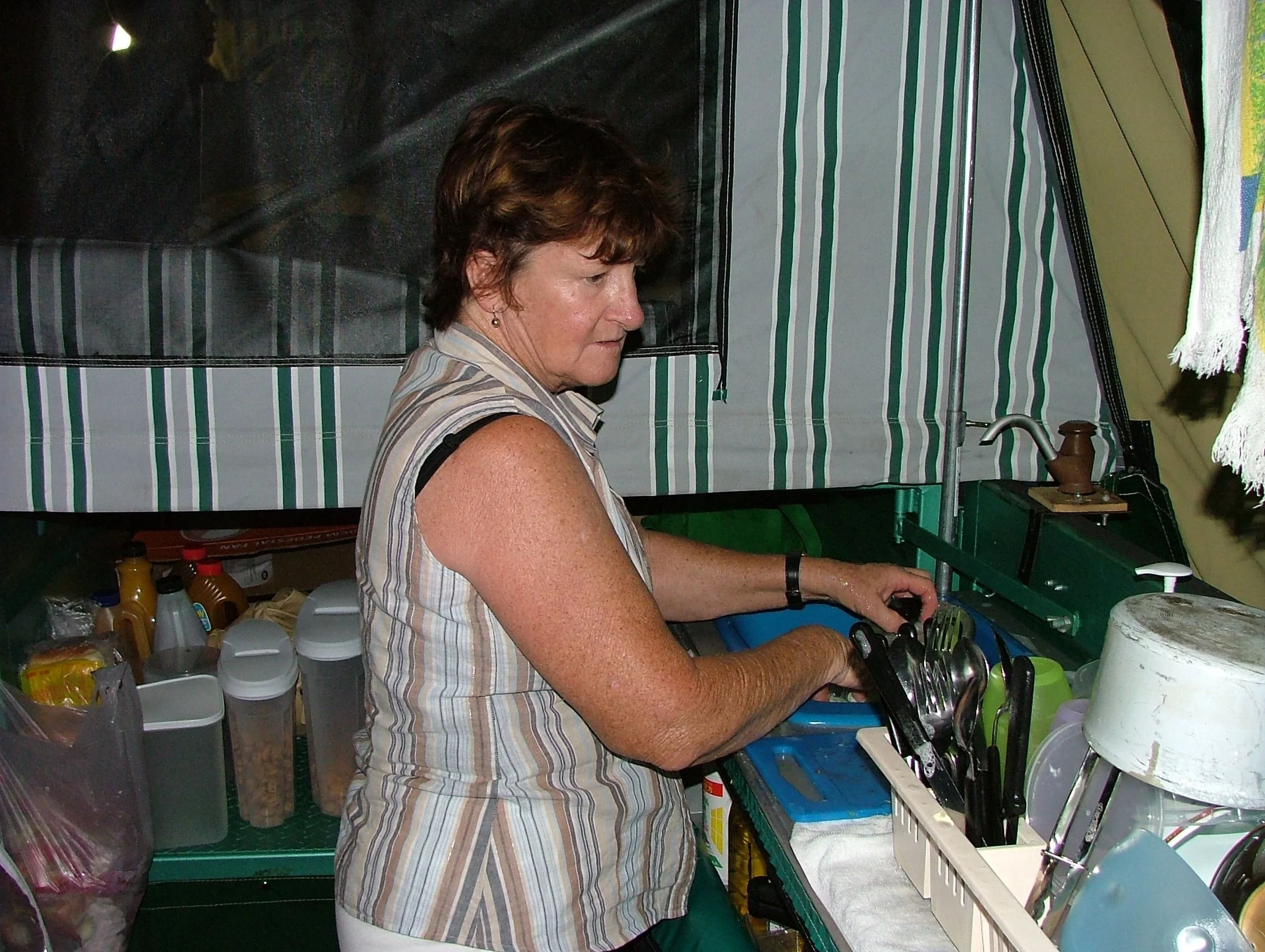 Mum the Dishwasher - Brooms Head 31 Dec 06.jpg