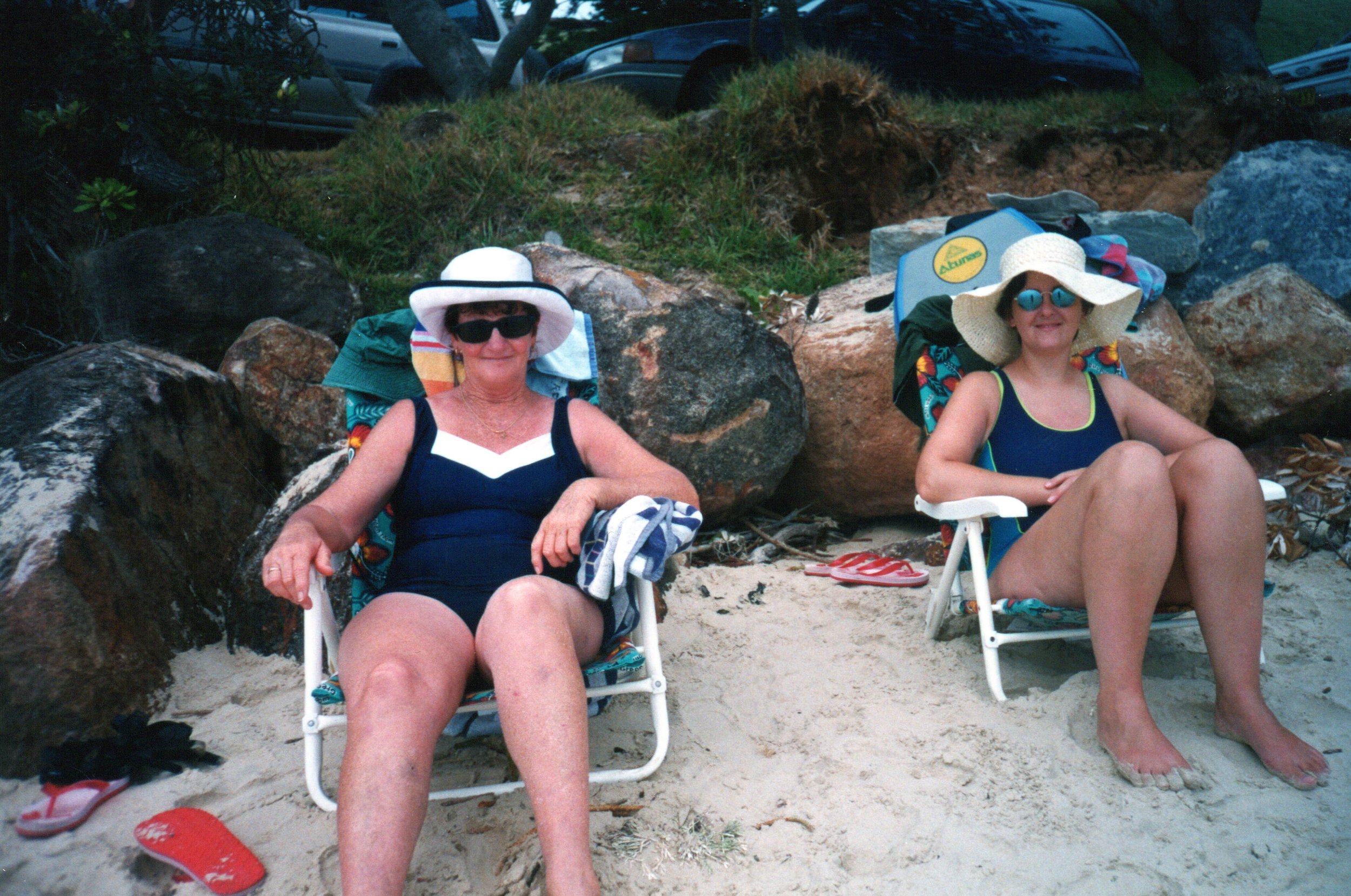 Mum & Jenny - Brooms Head 30 Dec 2001.jpg
