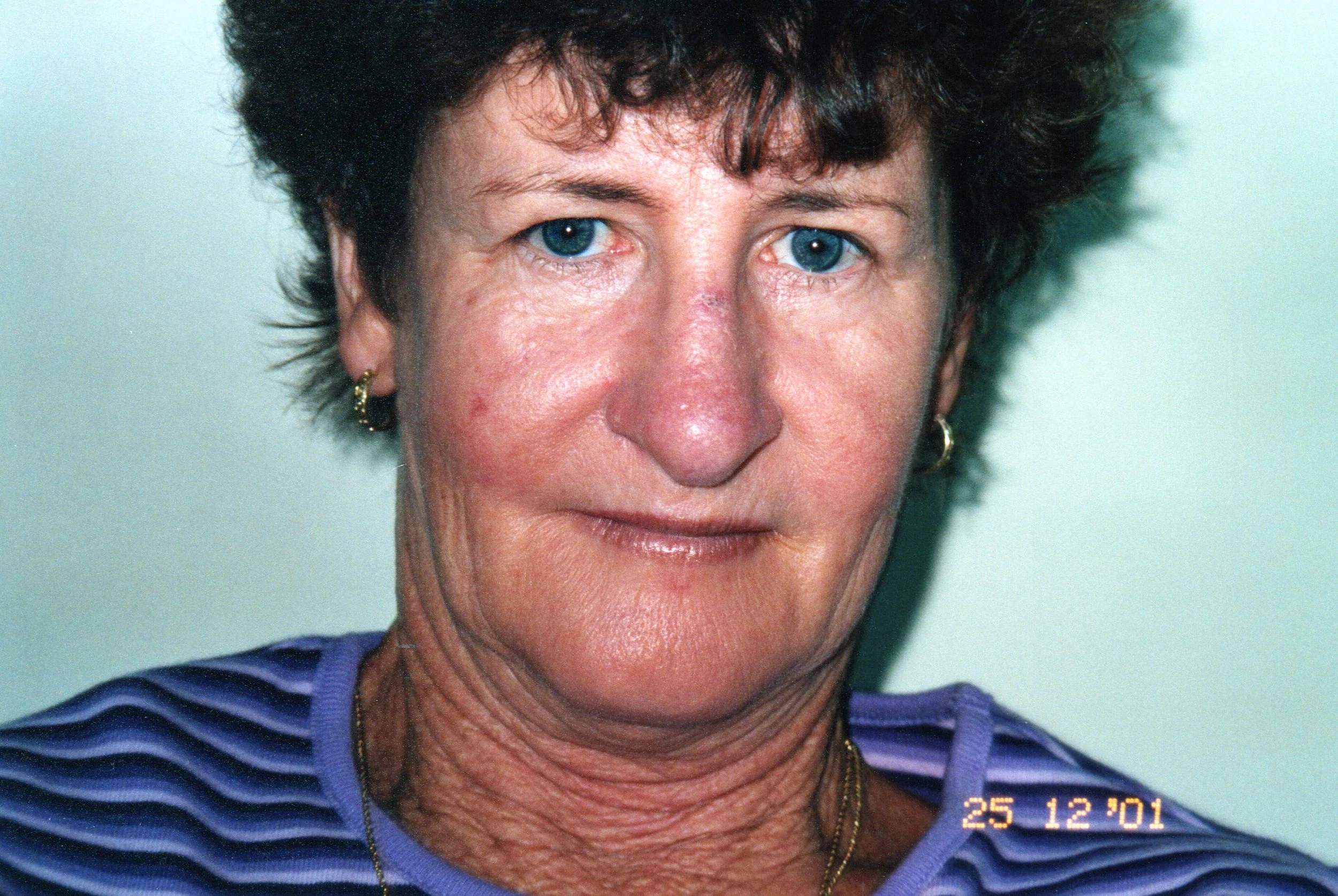 Mum 25 Dec 2001.jpg