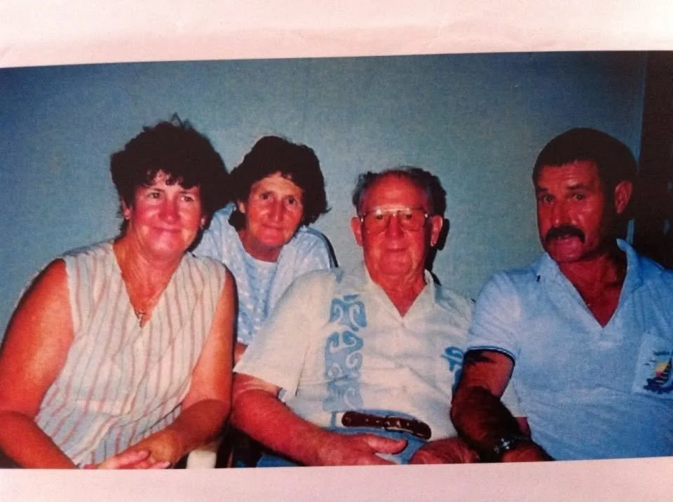 Mum, Fay, Pardy, Greg 1998.jpg