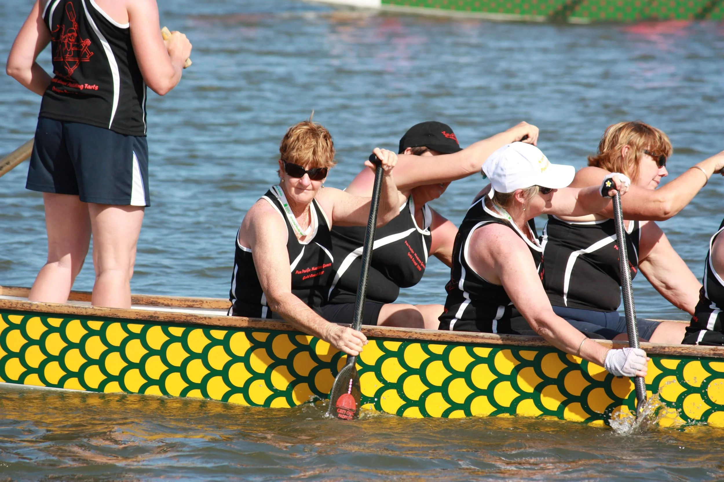 Mum - Dragon Boat 13 Nov 2010 (5).jpg