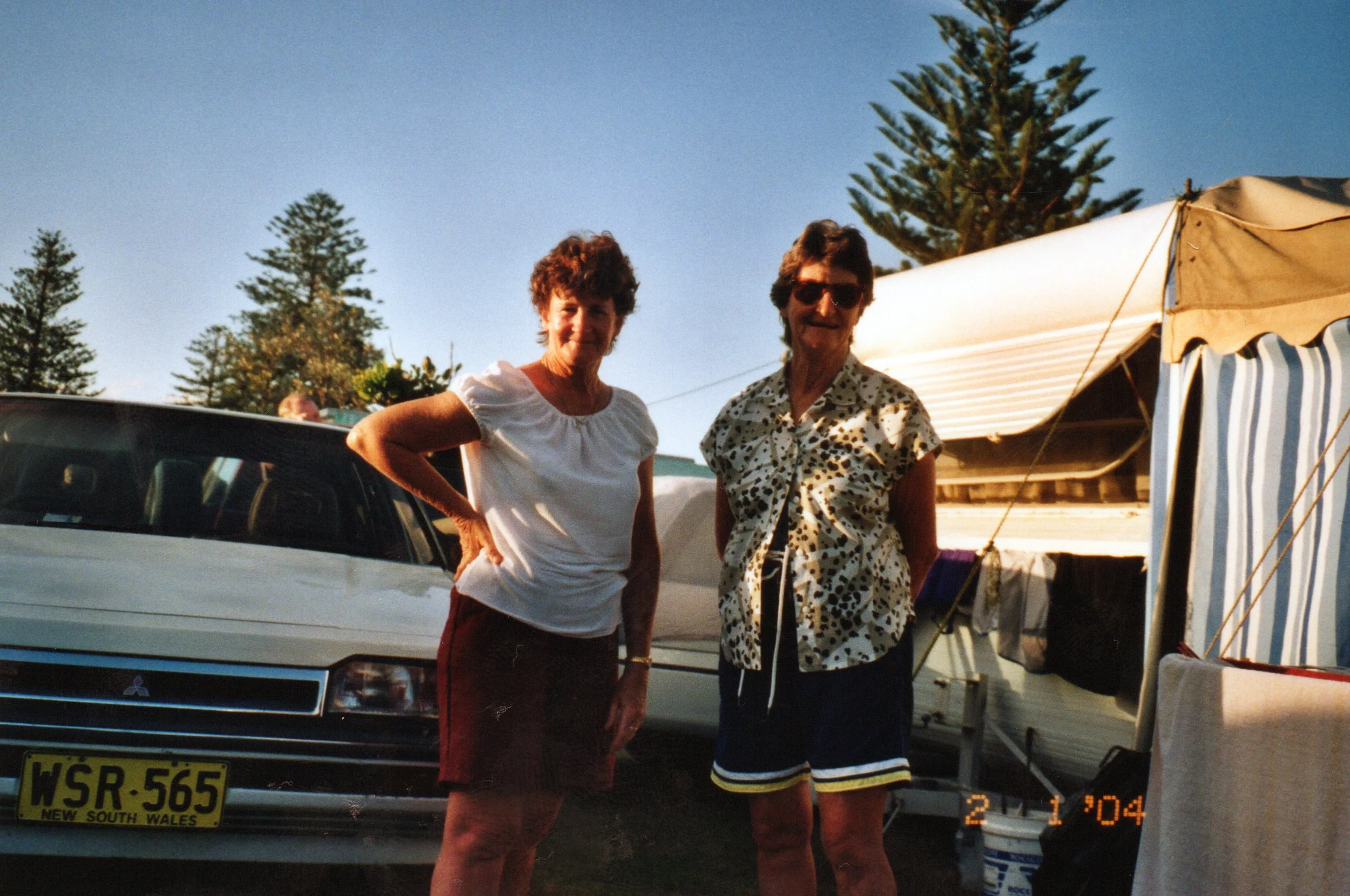 Mum & Fay - Brooms Head Jan 2004.jpg