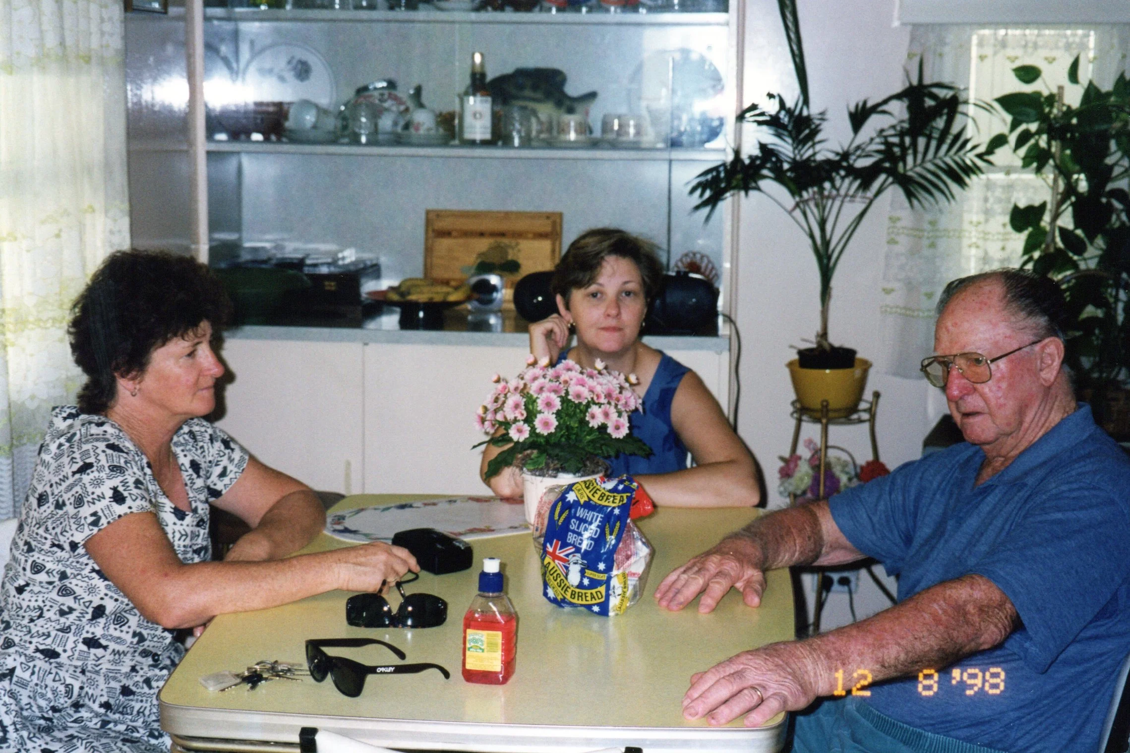 Mum, Jenny, Pardy - 12 Aug 1998.jpg