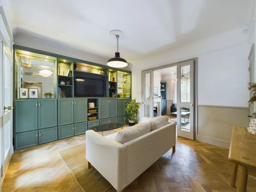 1718796231-family room 1.jpg