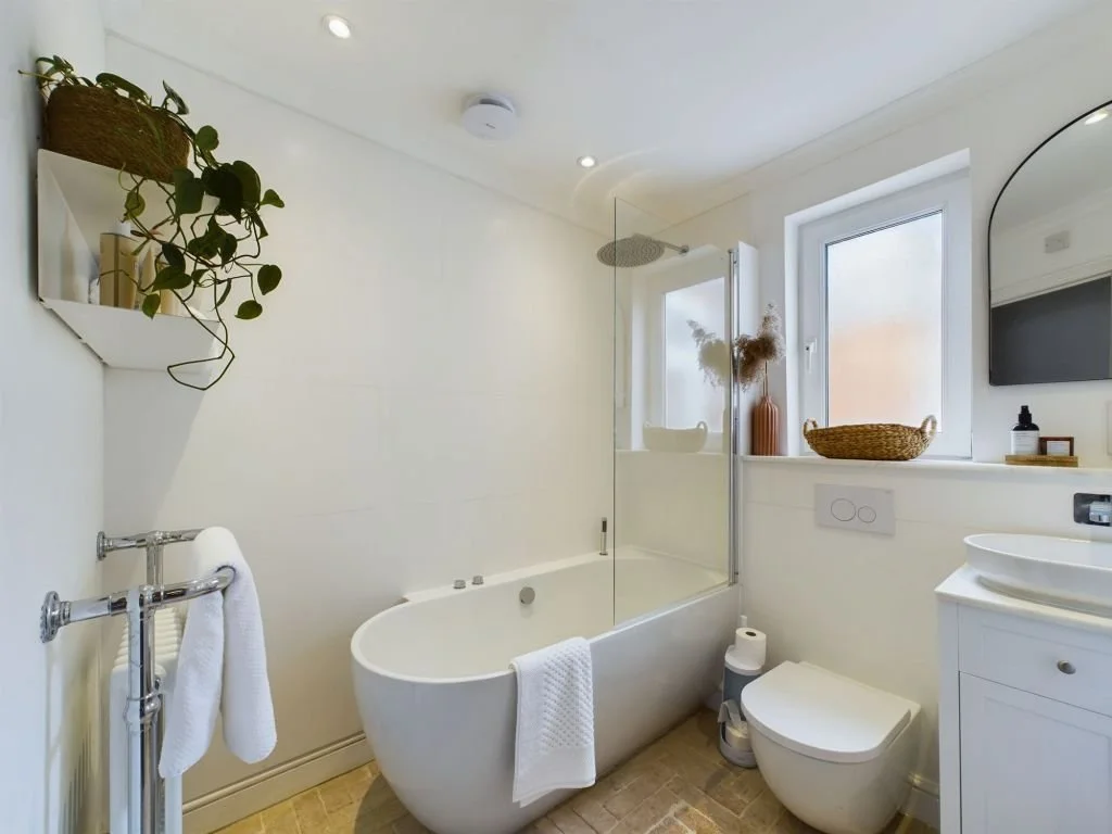 1718796184-bathroom.jpg