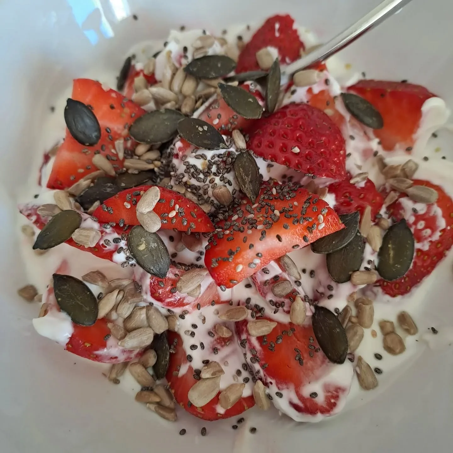 Cheeky sweet something 😏 for the afternoon #greekyoghurt #strawberries #chiaseeds #pumpkinseeds #sunflowerseeds