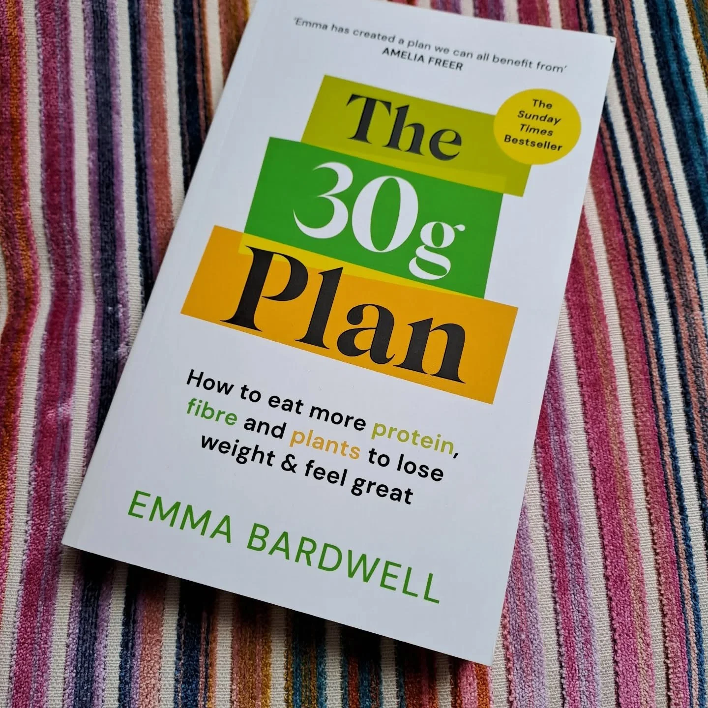 It made it to Switzerland 🇨🇭 yay, looking forward to diving in. I need inspiration for my breakfast, what do you guys eat?
 
Always a great 📚 @emma.bardwell #menpositivity #menopausesupport #menopausewellness #eatinghealthy