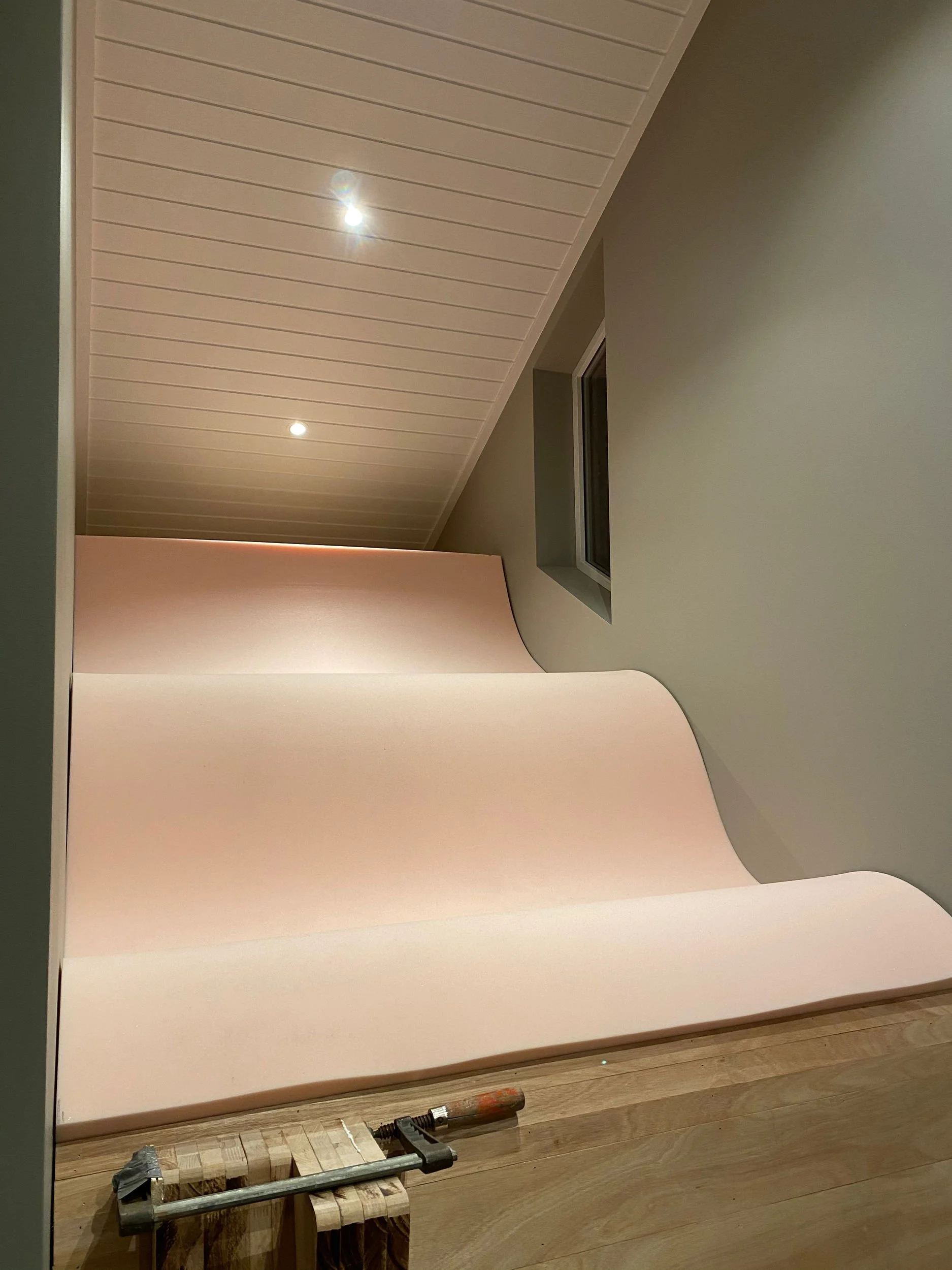 Christiansen & Kjenner snekker tømrer Skreddersøm Bølgesofa