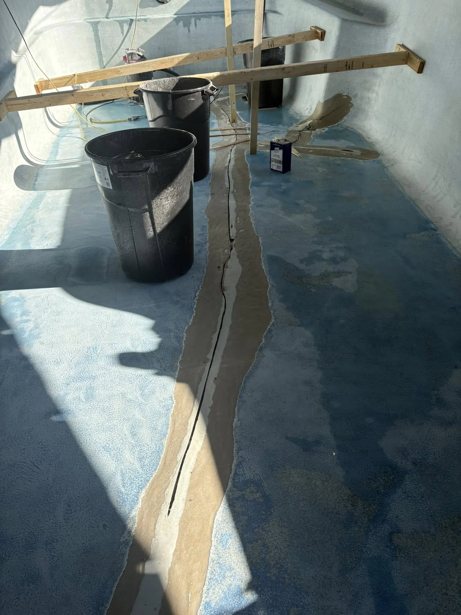 Fiberglass pool crack repair Indianapolis