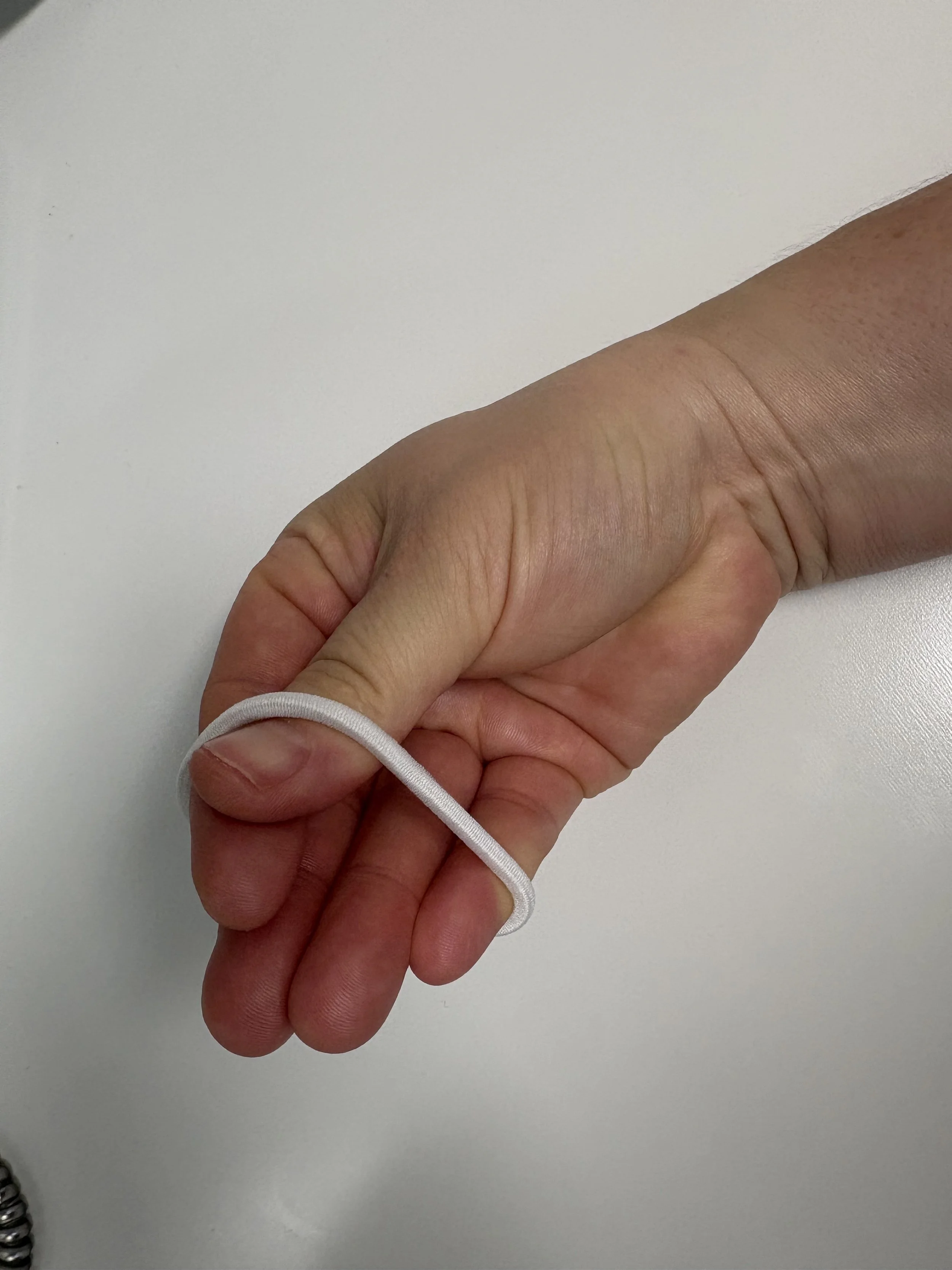 elastic-band-finger-spread-exercise-end.jpg