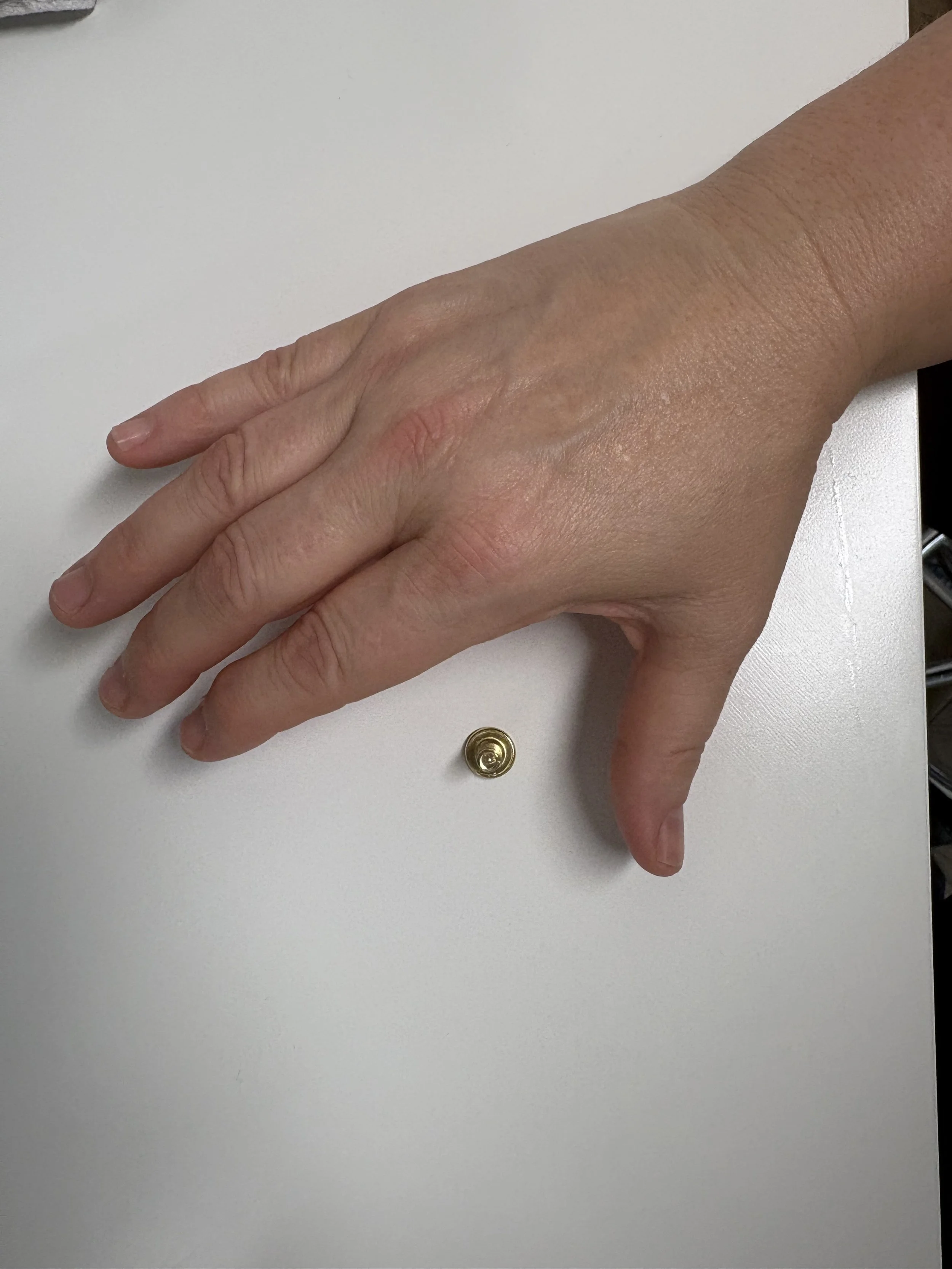 object-pickup-finger-exercise-start.jpg