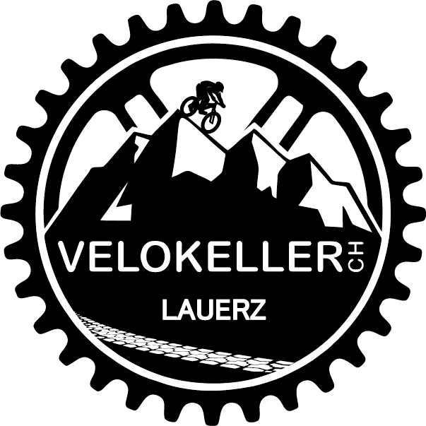 Ein Logo mit einem Mountainbiker auf einem Berggipfel, umgeben von Bergsilhouetten, mit dem Text 'VELOKELLER.CH LAUERZ' darunter, auf schwarzem Hintergrund.