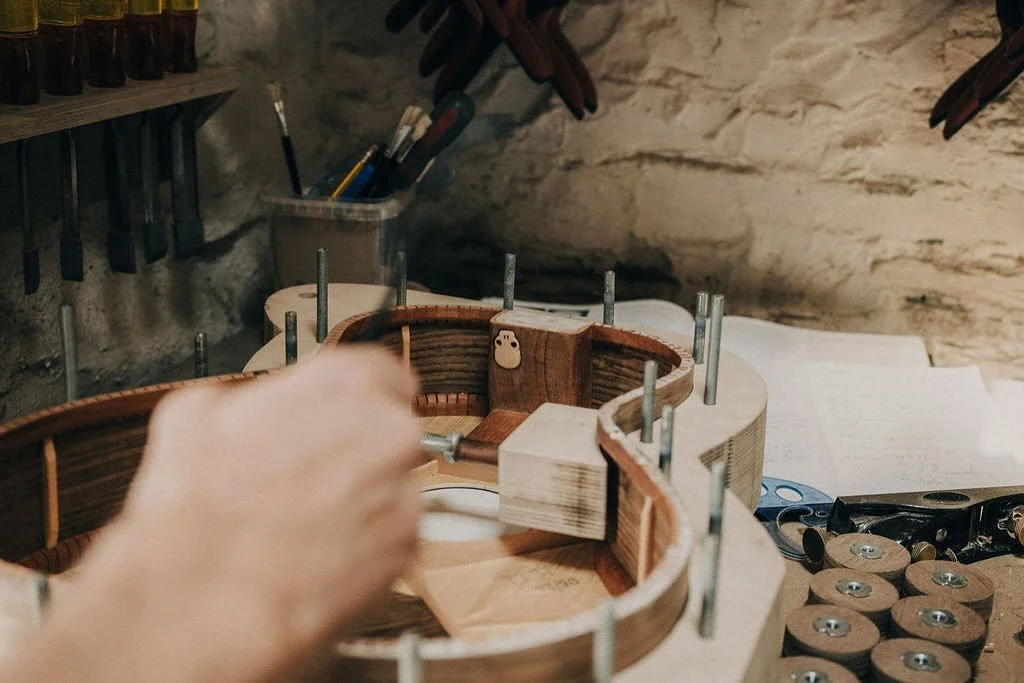 Gluing up the kirfed lining ready to attach the back. 

📷 @alexsedgmond