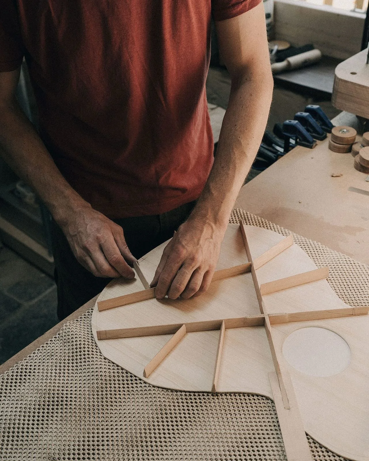 Alternative tone bar bracing on the second prototype model. 

📷 @alexsedgmond