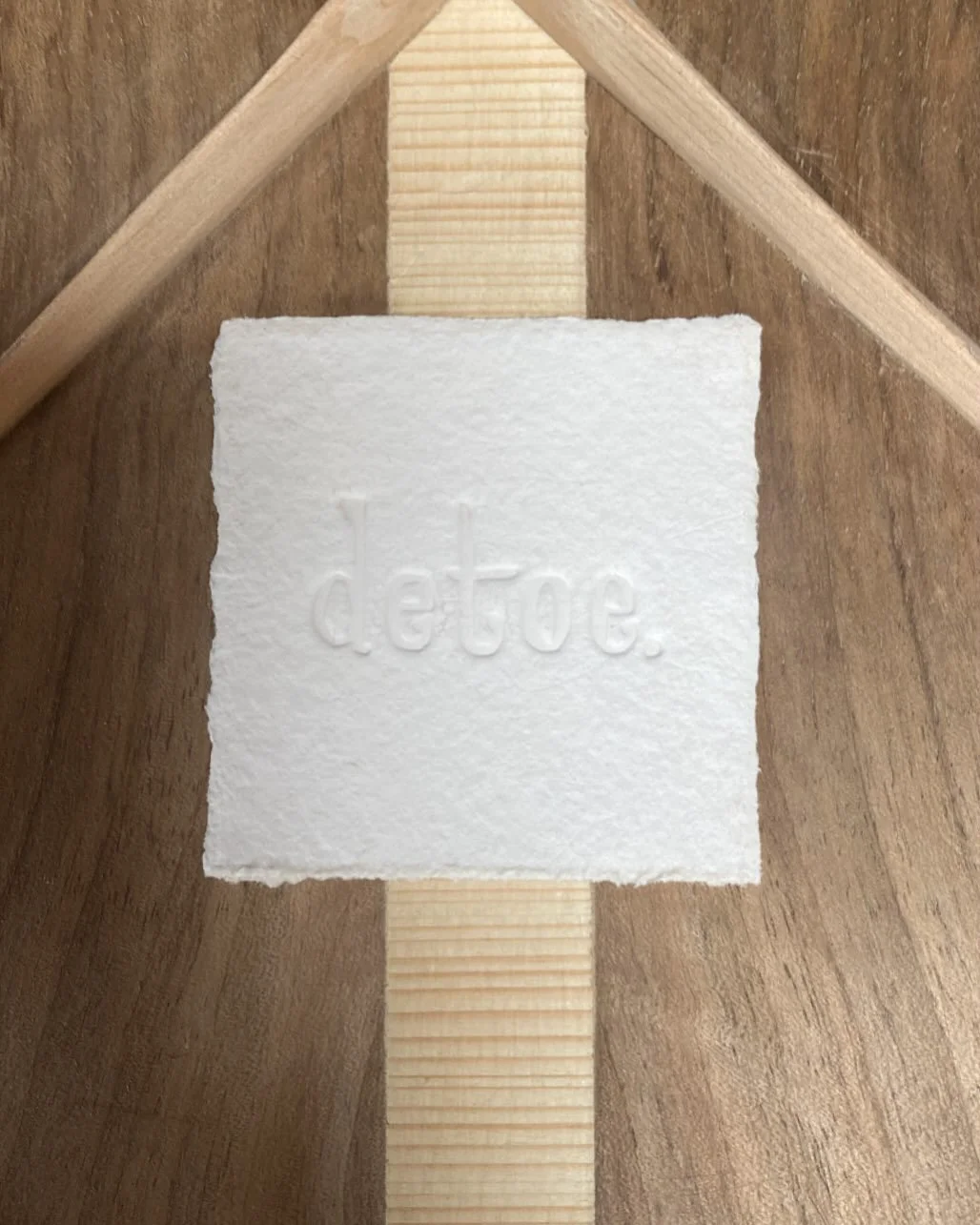 All important label on the back, visible through the soundhole
