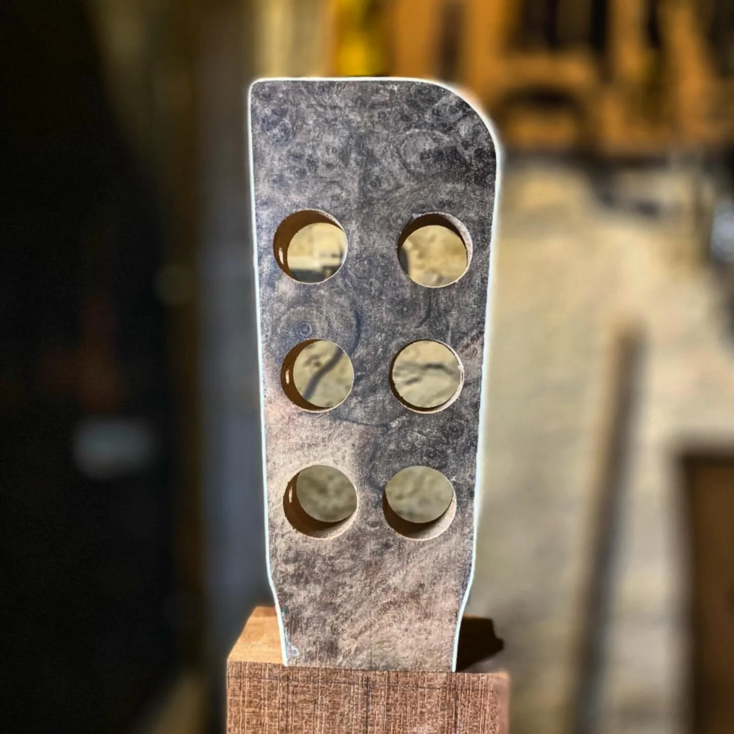 Enjoying this bit of walnut burl veneer on the headstock.