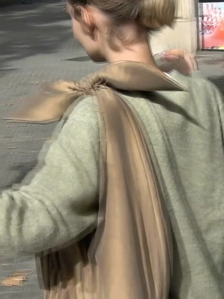 A quiet reminder to slow down and hold on to what feels real.
And the best part &mdash; Circl opens on December 9.
Save the date.
See you soon at Calle Balmes 82, 08008 Barcelona.
@circlproject