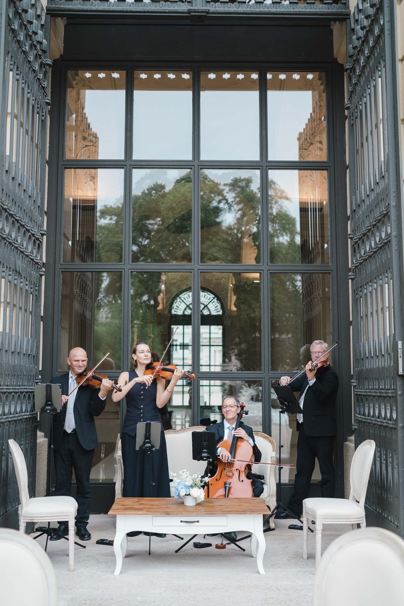 weddingphotographer_vienna_austria_Astrid Neumann -351.jpg
