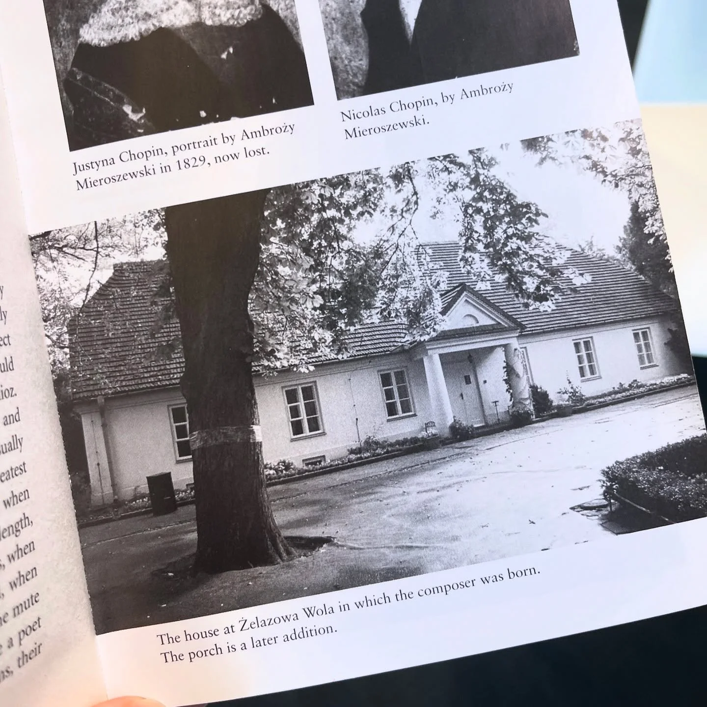 Swipe ➡️ to see me at the photo&rsquo;s location! 😃

I was just reading &ldquo;Chopin: Prince of the Romantics&rdquo; by Adam Zamoyski when I saw this photo of Chopin&rsquo;s birthplace in Żelazowa Wola. It immediately took me back to my recent trip