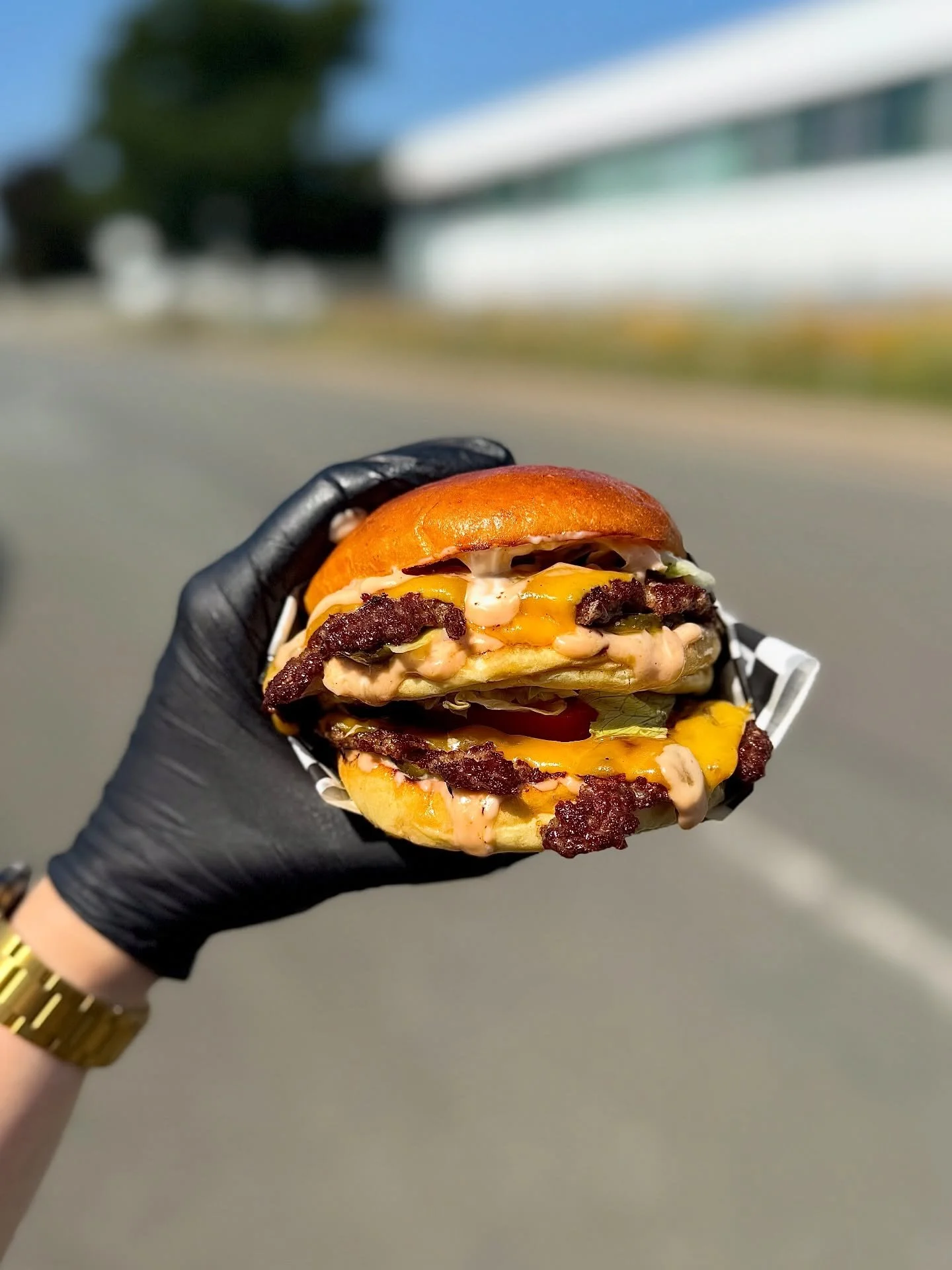 🔥 BIG A IS HERE! 🔥
Ab morgen exklusiv bei uns &ndash; der neue Secret Burger.
Nur vor Ort bestellbar. Kein Men&uuml;-Button. Kein Online-Hype.

➡️ Single (2 Patties) 13,90 &euro;
➡️ Double (4 Patties) 19,90 &euro;

Neu. Fett. Geheim. 💥
#authentict