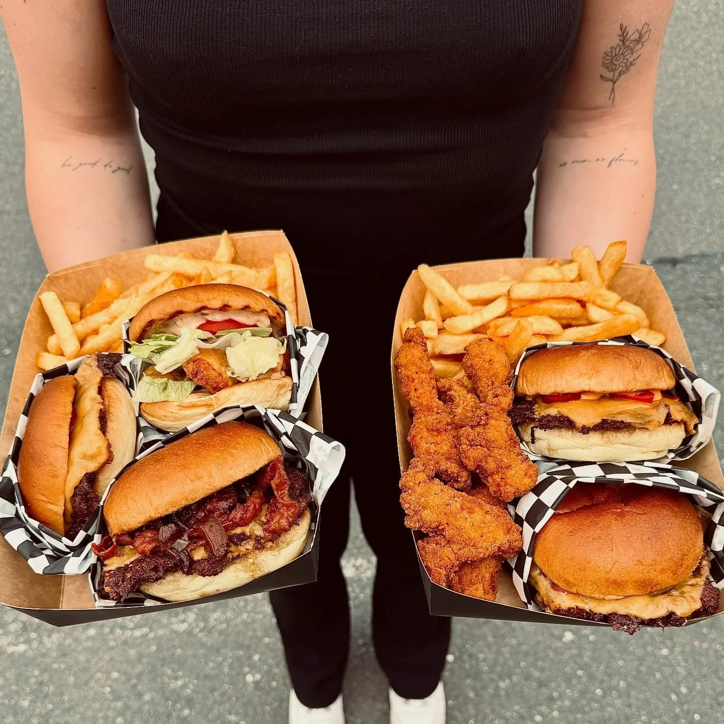 Buns. Beef. Boom. 🍔💥

#dryagedsmashburger #smashburger #dryagedburger #burger #dryaged #catering #burgercatering #smashburgercatering #foodlover #streetfood #burgerlover #foodtok #foodies