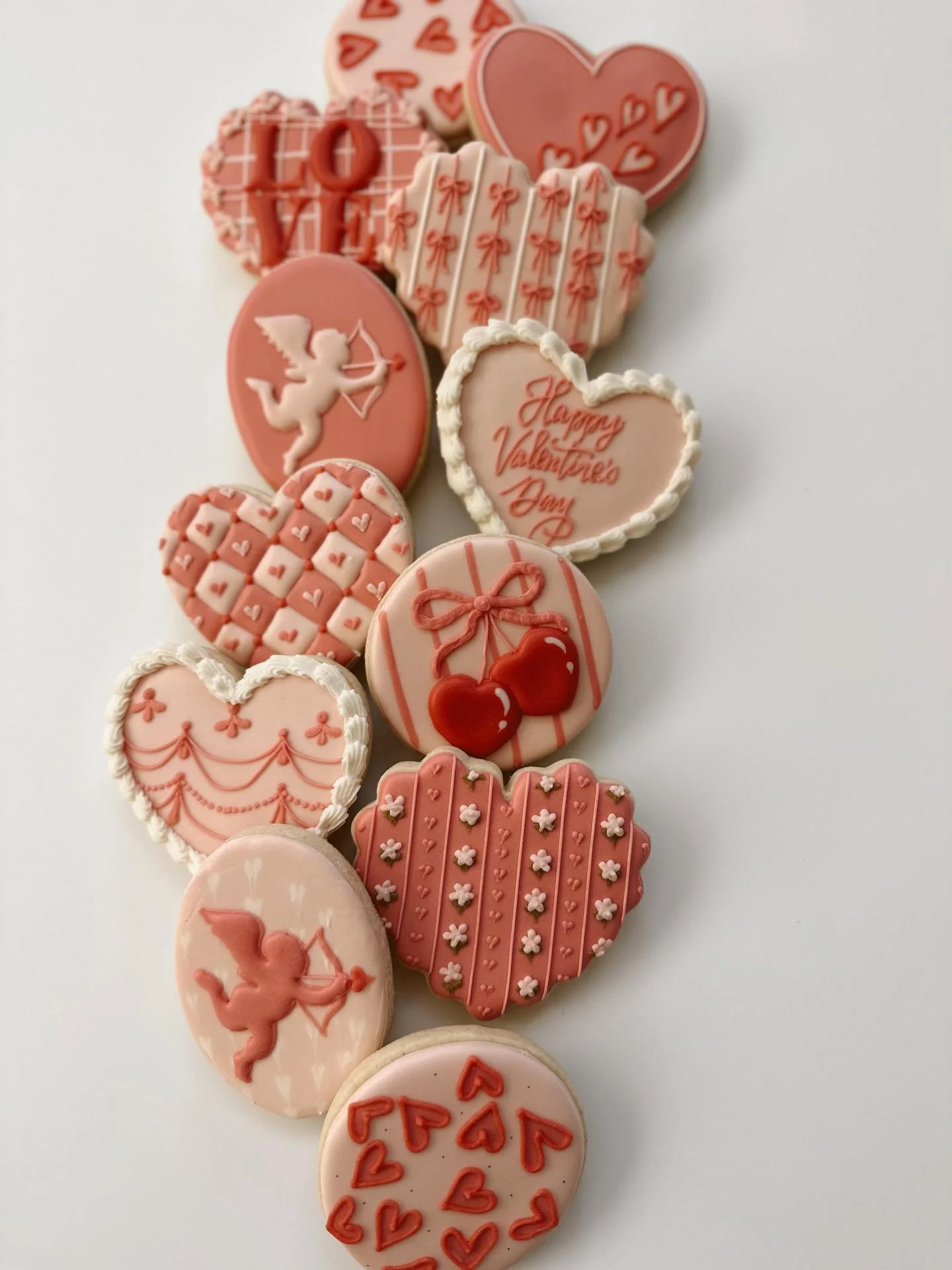 Happy Valentine&rsquo;s Day and thanks for all the love you show my little cookie account ❤️ #valentines #customsugarcookies #dyefree #bozeman #bozemanbusiness