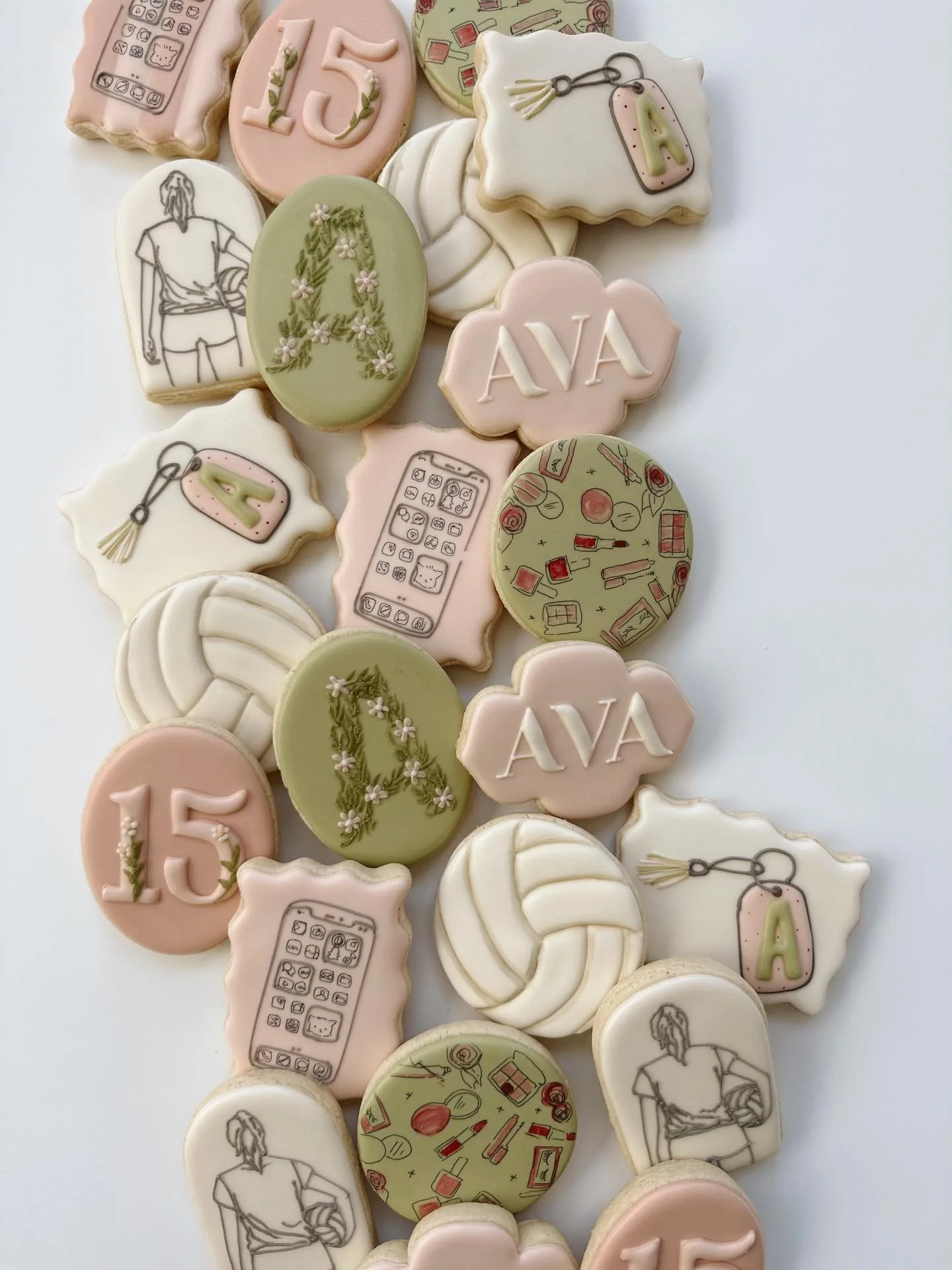No &ldquo;theme&rdquo;? No problem! Curate a custom set around favorite things or interests! 📱🏐💄🌸Order now at link in bio 
#customsugarcookies #birthdaycookies #dyefree #bozeman