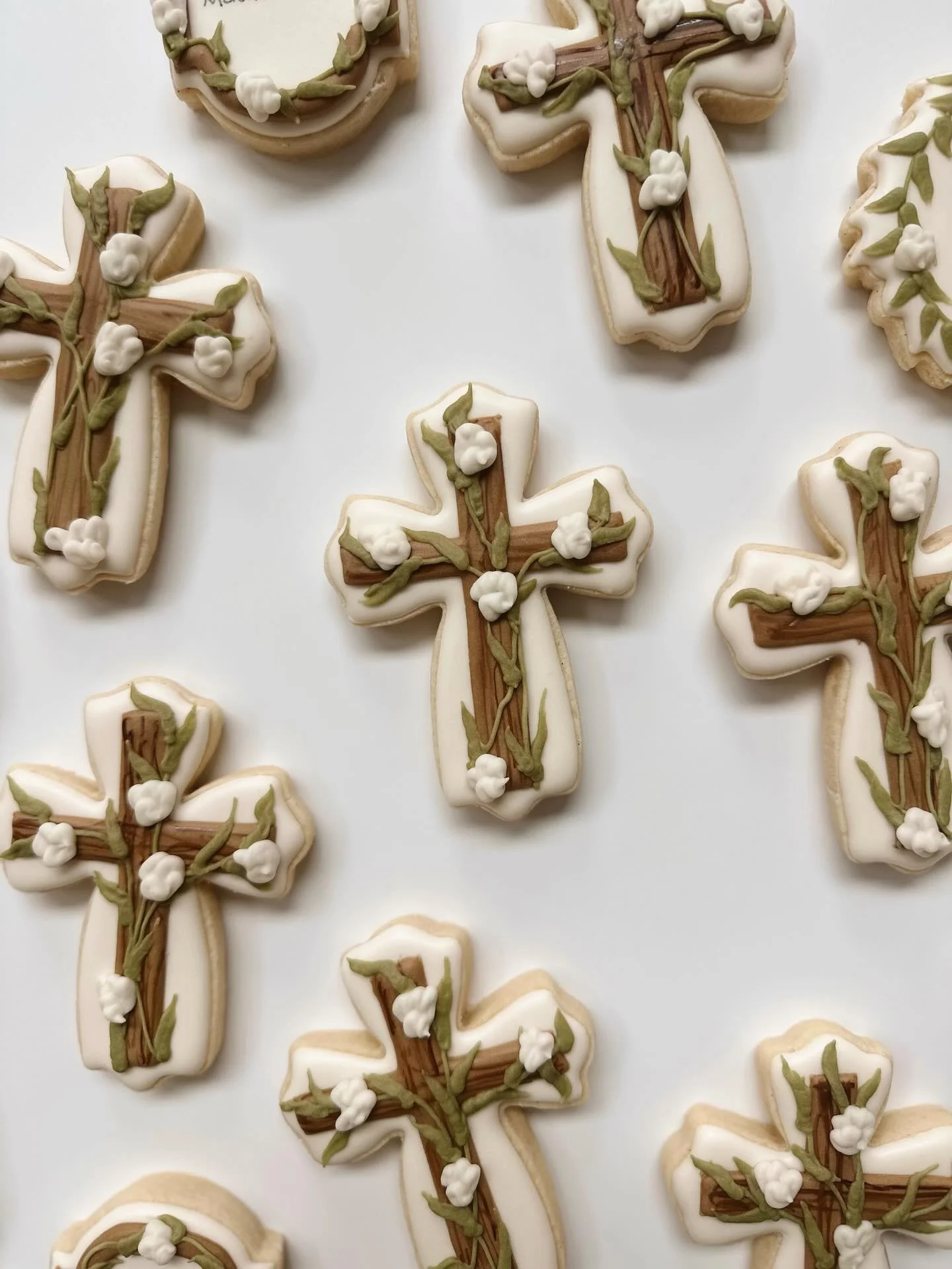 Happy Easter 🤍
 &ldquo;He is not here: for he is risen, as he said. Come, see the place where the Lord lay.&rdquo; Matthew 28:6 
.
.
#customsugarcookies #eastercookies