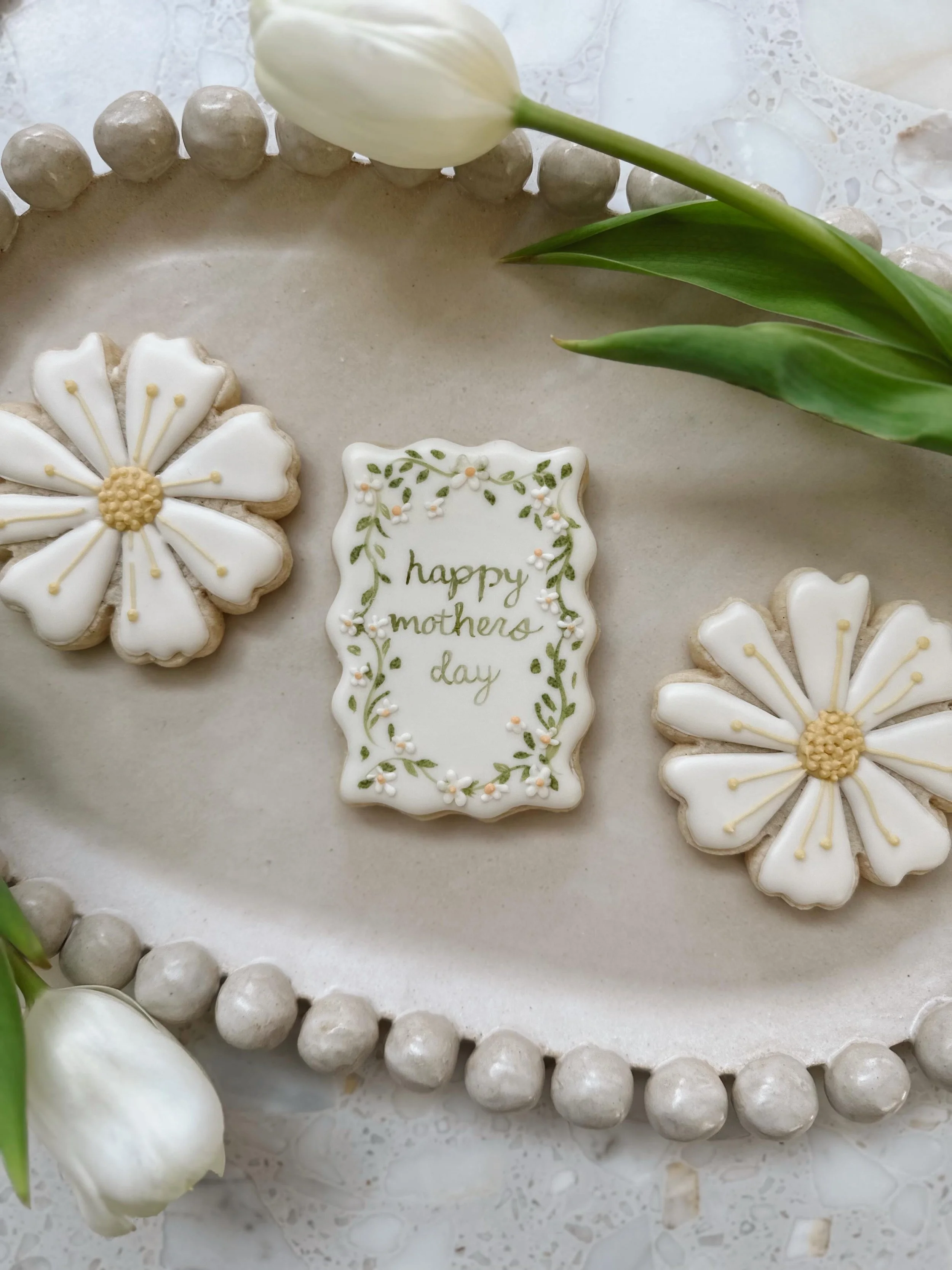 Wishing all the moms, mamas, mommy&rsquo;s, the very very best special day today 💛 
.
.
#customcookiesbozeman #sugarcookies #bozeman #mothersday