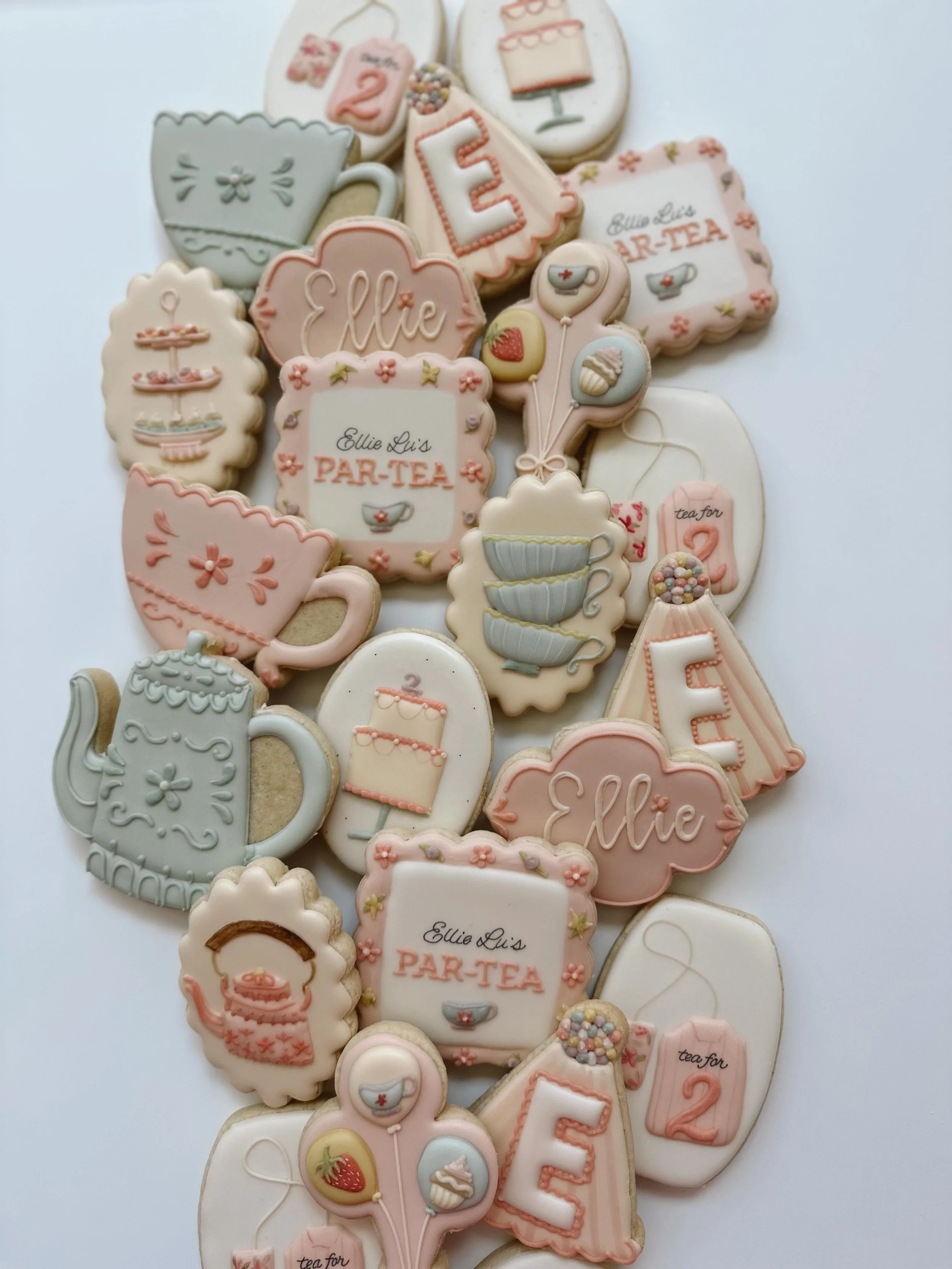 Time for a Par-TEA 🫖 these deserve photos on the grid. Obsessed with the party motifs on the balloons 🤩 Personalized just for your event, custom cookies make every party memorable. 
.
.
#customcookiesbozeman #sugarcookies #dyefree #birthdaycookies 