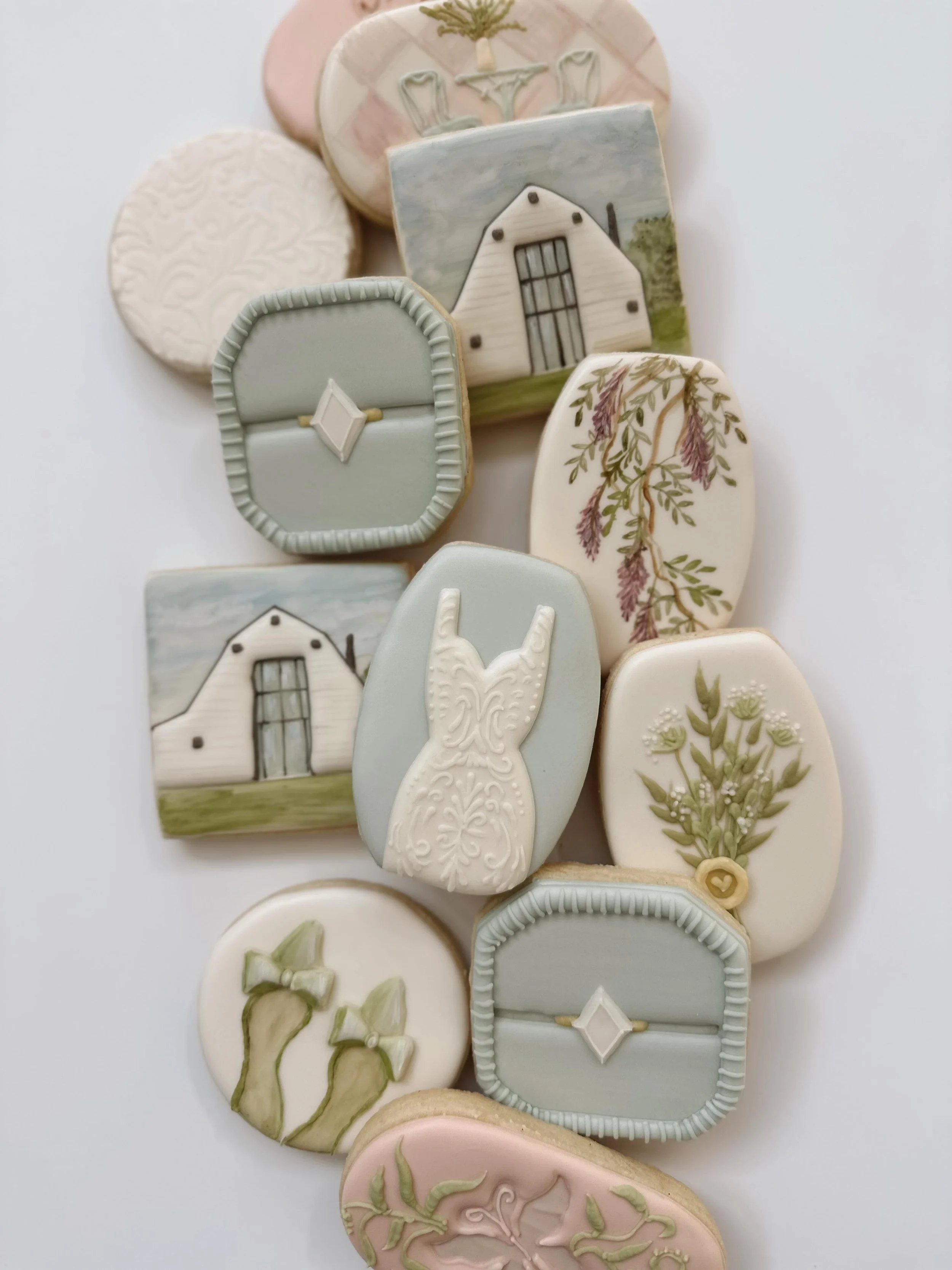 This is my second set commissioned for a photography content day workshop and I love being trusted by clients to make elegant, memorable cookies for their events 📸 held at @fostercreekfarm, I couldn&rsquo;t miss the opportunity to utilize the venue 