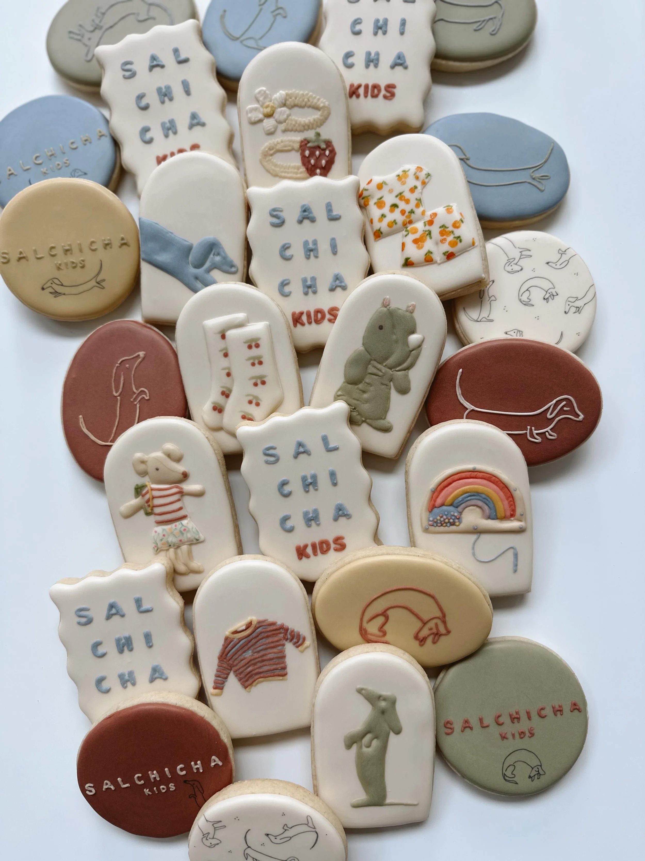 I was honored to create these custom cookies for the grand opening celebration of @salchichakids children&rsquo;s boutique, featuring designs inspired by some of their premier lines and collections. From their beautiful branding &amp; custom illustra