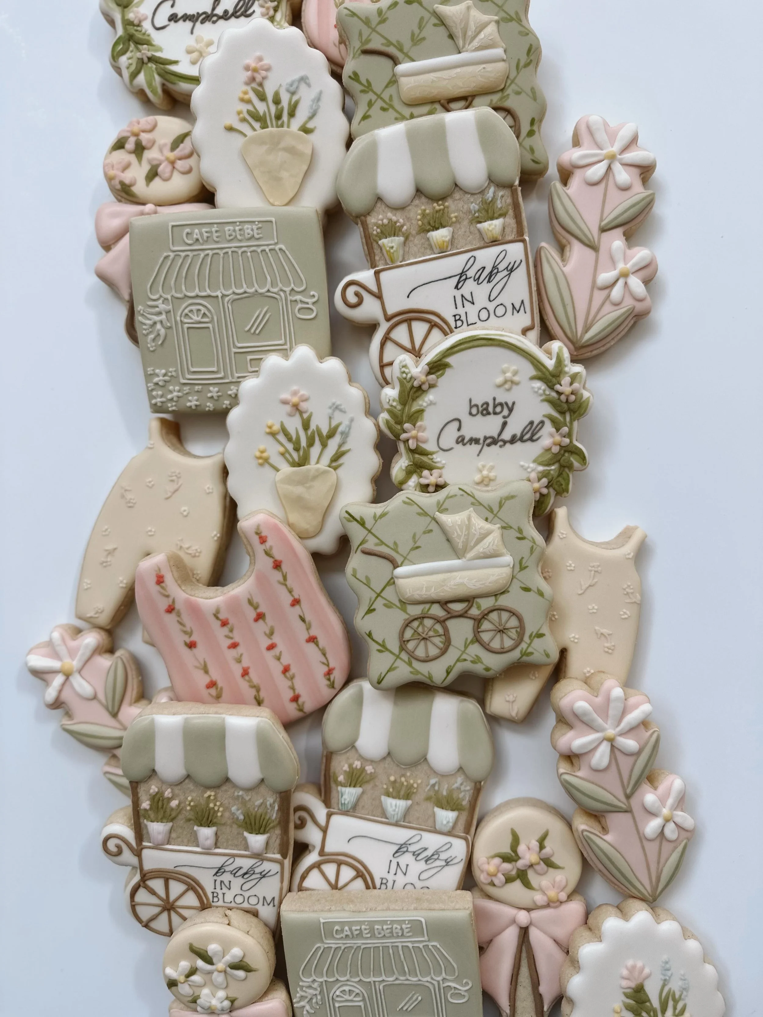 Wildflower in Bloom 🌷using some older designs from last year with a new spin on them 🌸 perfect for all the summery baby showers. Booking now for late July and August!
.
.
.
#customcookiesbozeman #sugarcookies #royalicing #dyefree #bozeman