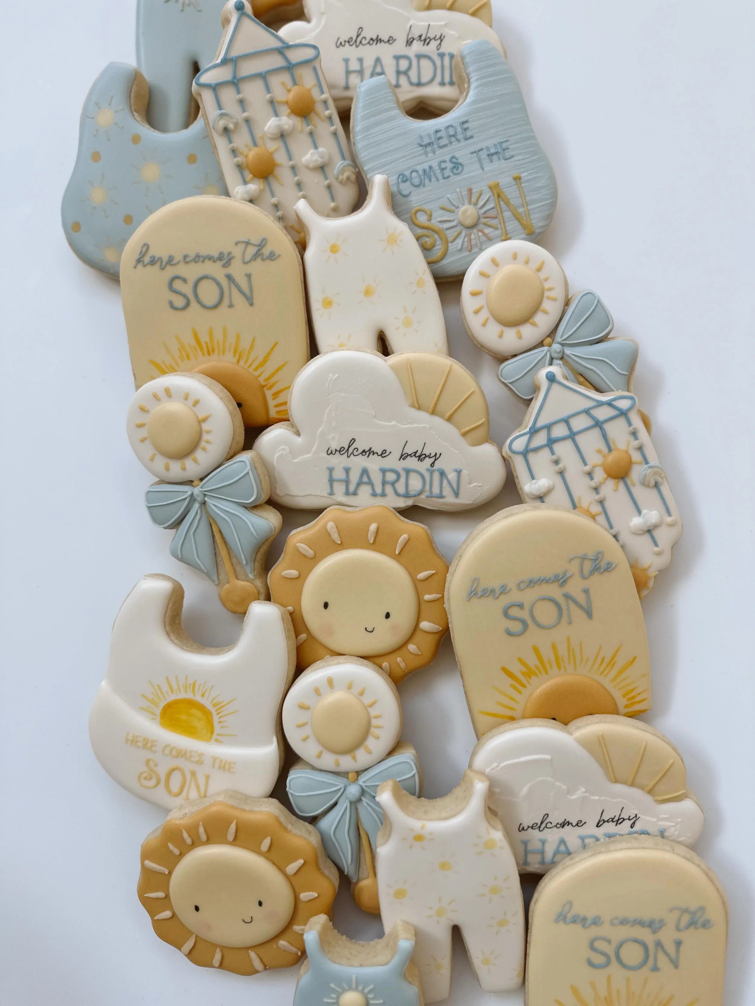 All Dye Free ☀️ Uniquely personalized just for you 🌤️ whether you&rsquo;re welcoming new babies, celebrating brides, or birthdays, custom cookies will make your party treats not only delicious but memorable! 
.
.
.
#customsugarcookies #sugarcookiesb
