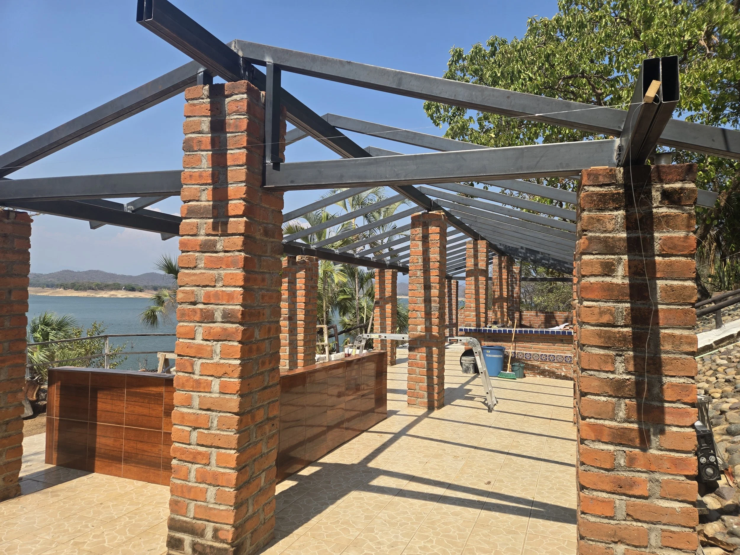 Steel framing for the plastiteja roofing