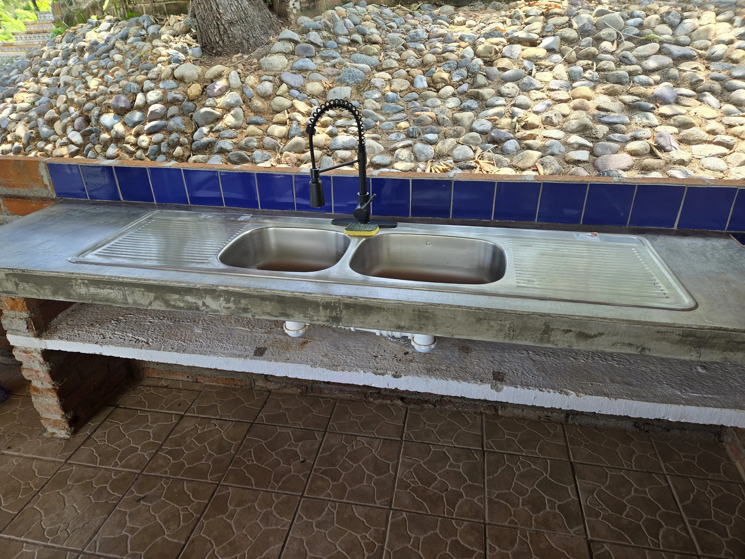Double basin sink 