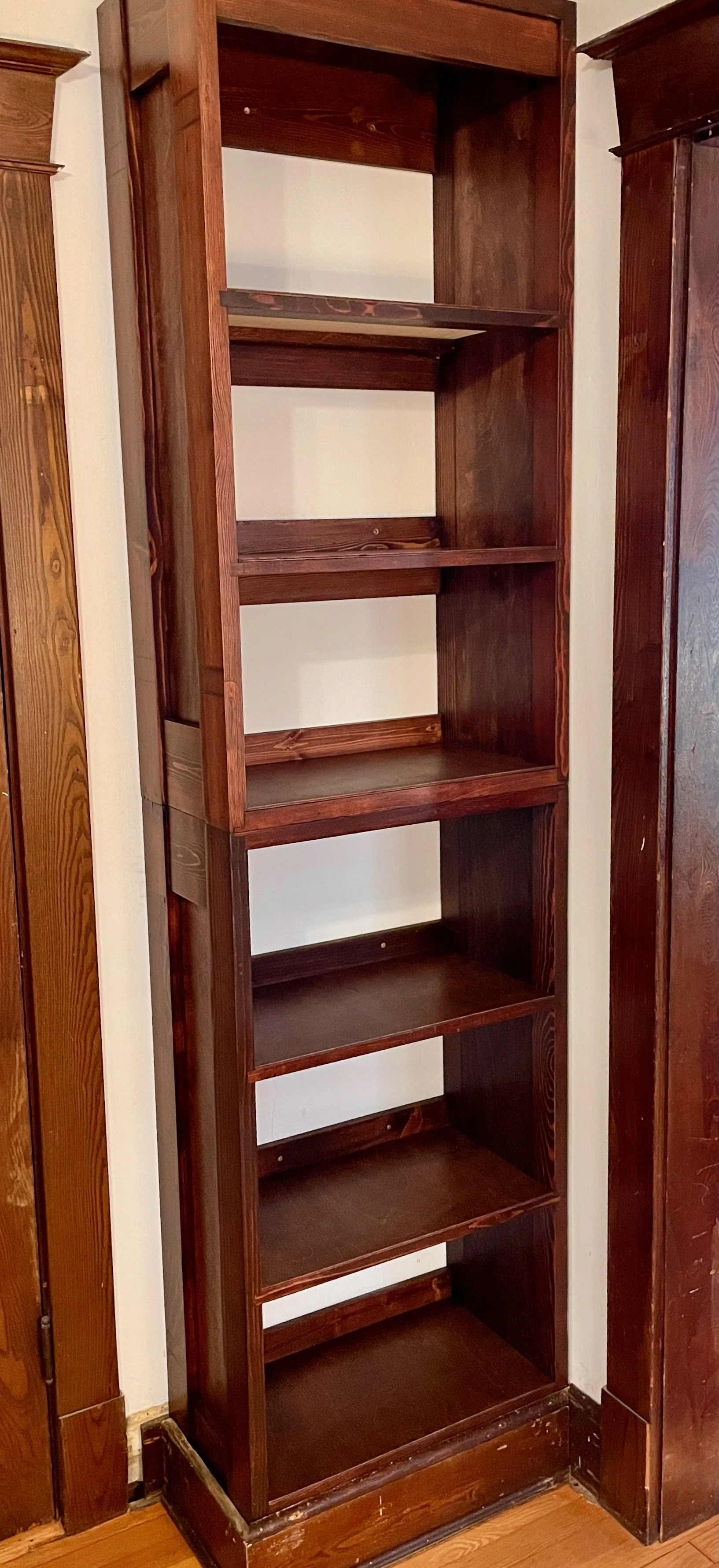 built in vinyl record shelf 1.jpeg