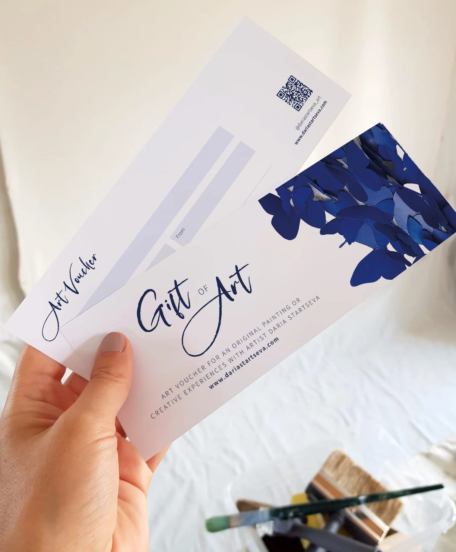 Mock Up_Gutscheine_hoch_blue_ohne tel.jpg