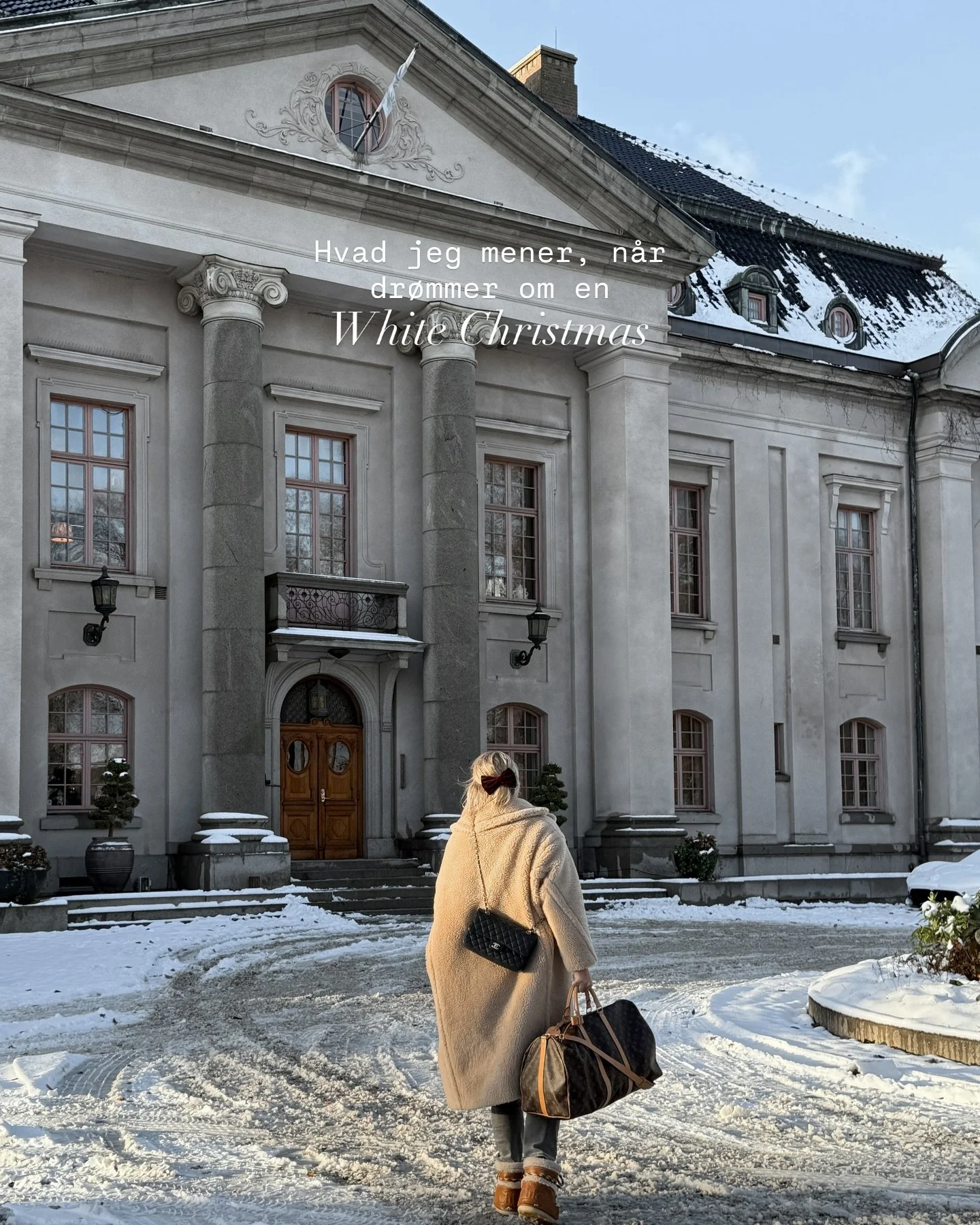 Andre end mig? 🤍 

Jeg dr&oslash;mmer mig lidt v&aelig;k. Fra november-m&oslash;rkets travlhed, der ellers ligger om os som en tung tung dyne. 

Jeg er ikke s&aring; god til de m&oslash;rke m&aring;neder - finder imidlertid formildende omst&aelig;nd