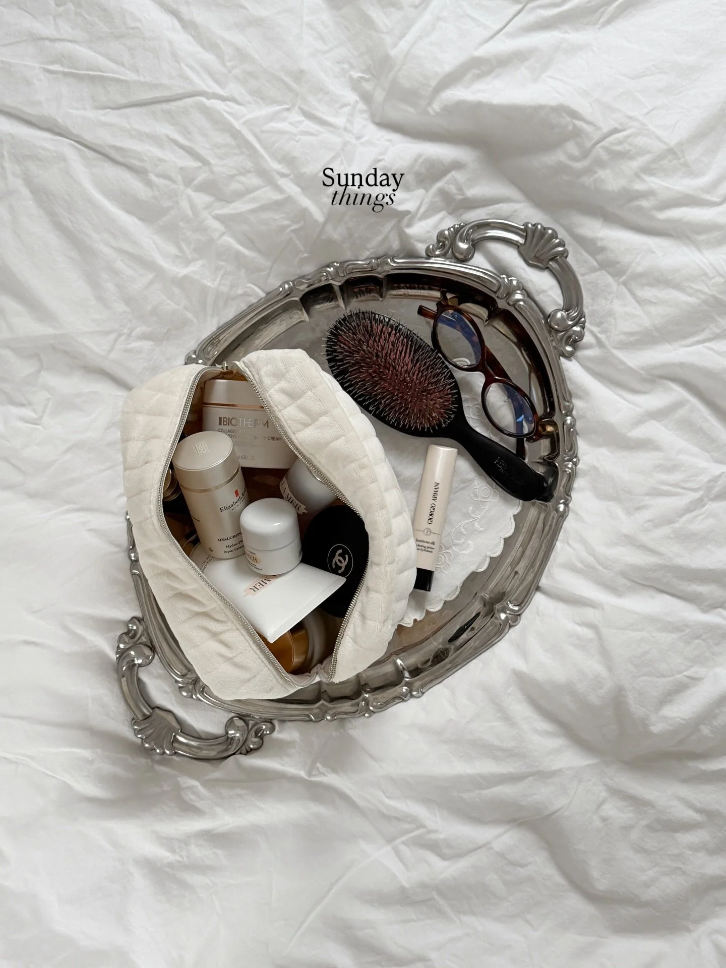 Slappeste s&oslash;ndag l&aelig;nge - &aelig;rligt, much needed🤍 Har I ogs&aring; haft en god 1. S&oslash;ndag i Advent? 

1: s&oslash;ndagsbakke - alle favoritterne. 
2: everything-shower og ingen der r&aring;bte af mig imens 
3: sm&aring;t, men go