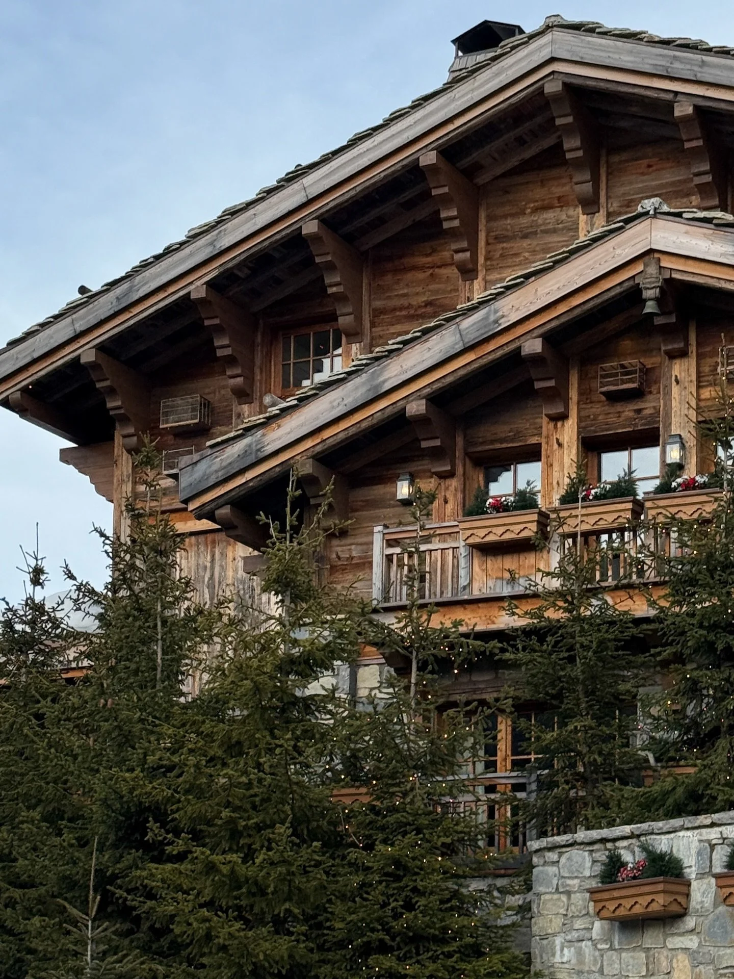 Skal I afsted i &aring;r? Eller. N&aelig;ste &aring;r, vel rettere. Yndlings-s&aelig;son: loading👌🏻

Mit bedste Black Friday-k&oslash;b: et par nye planker (&hellip; og 500g parmesan, bevares) 

Nogle t&aelig;ller ned til d 24. - jeg t&aelig;ller t