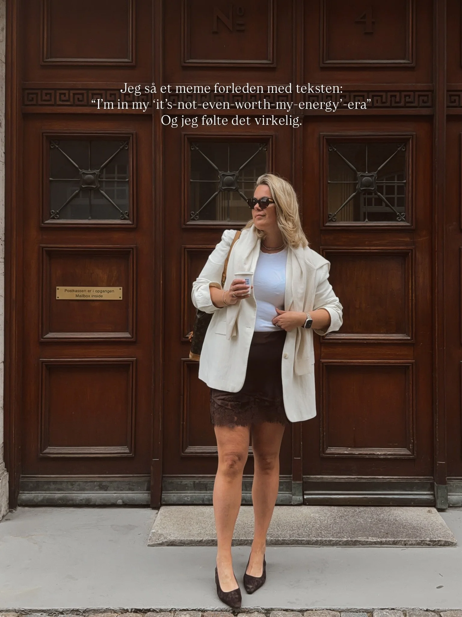 annonce ER DE IKKE NICE? 🤎 

Modellen hedder Julia og er fra @wodenofficial - synes de er tr&eacute;s chic og meget classy. 

Perfekt h&aelig;lh&oslash;jde, sm&oslash;rbl&oslash;dt ruskind og den perfekte chokoladebrune farve. S&aring; god til b&ari