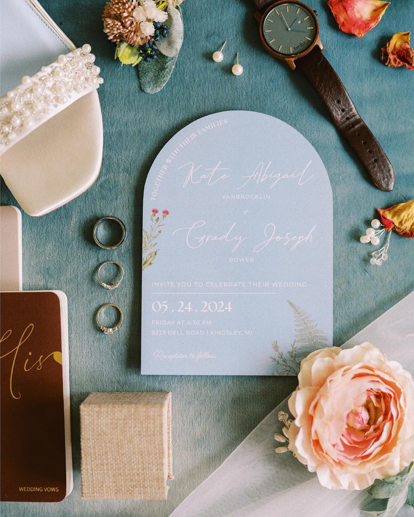 Where elegant garden party meets fields of barefoot dancing, every piece tells a [love] story.
💌🪩⛲️👒🌳🎀🕊️

Delighted to share a glimpse into the wedding stationery I was honored to design for my sister&rsquo;s (&amp; now brother-in-law&rsquo;s !
