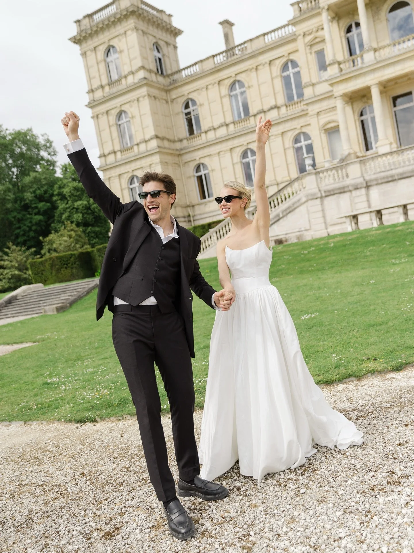 This collaboration still stands out to me, not only because the results are incredibly beautiful, but because of the team 🫶🏼 looking forward to more inspirational collabs very soon! 

Planning &amp; Florals @atimelesscelebration 
Photographer @luxu