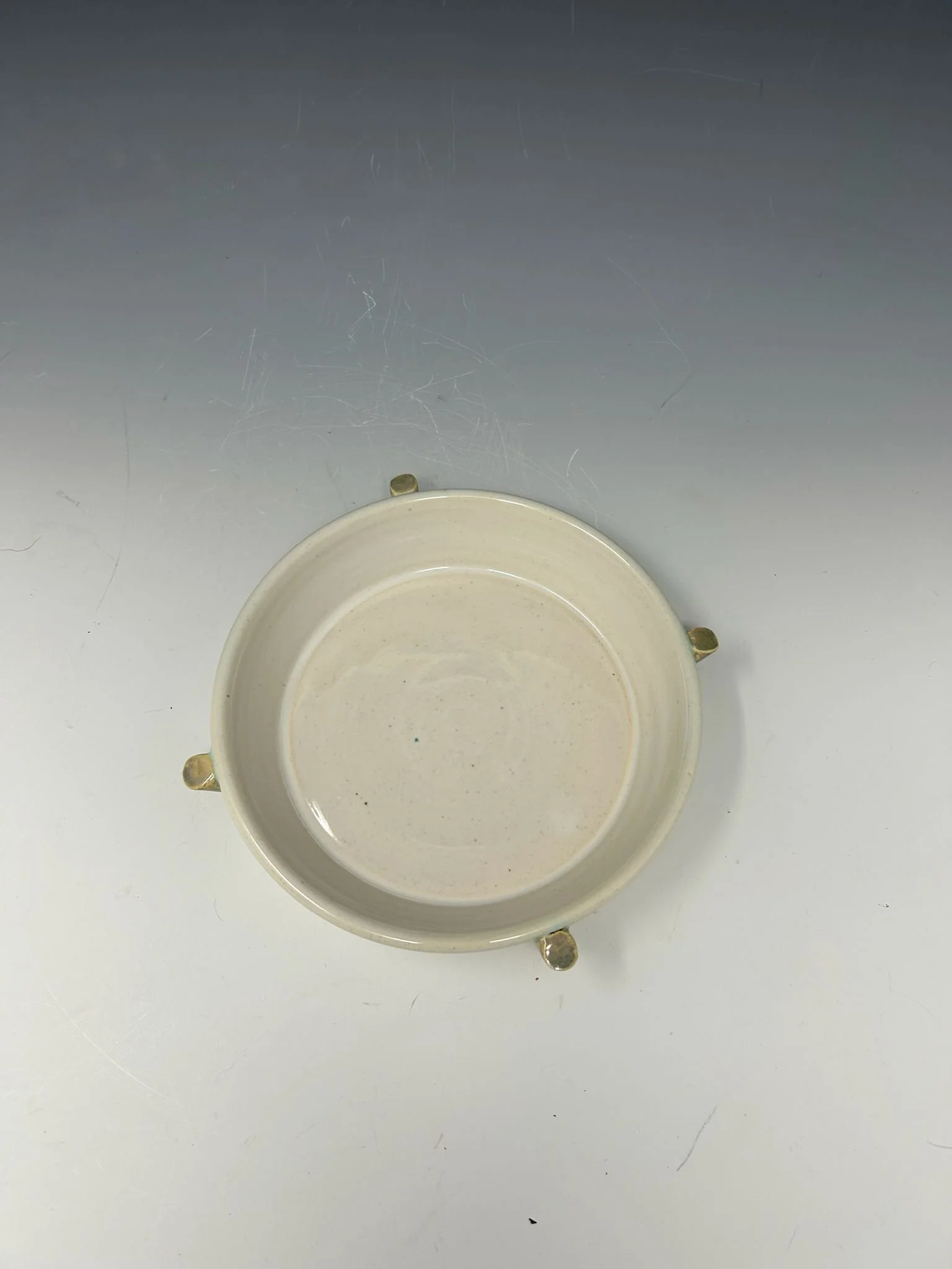 Salad bowl with quadruple accents