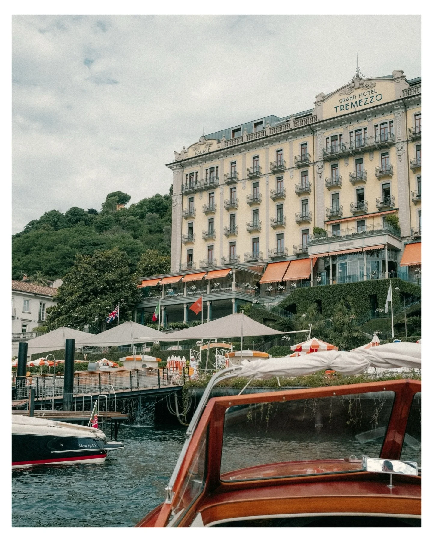this photo feels like crashing waves, chilly nights against sun-burnt skin, and my favorite dinner in Como at La Terrazza Gualtiero Marchesi&hellip; forever reminiscing on my stay with @ghtlakecomo