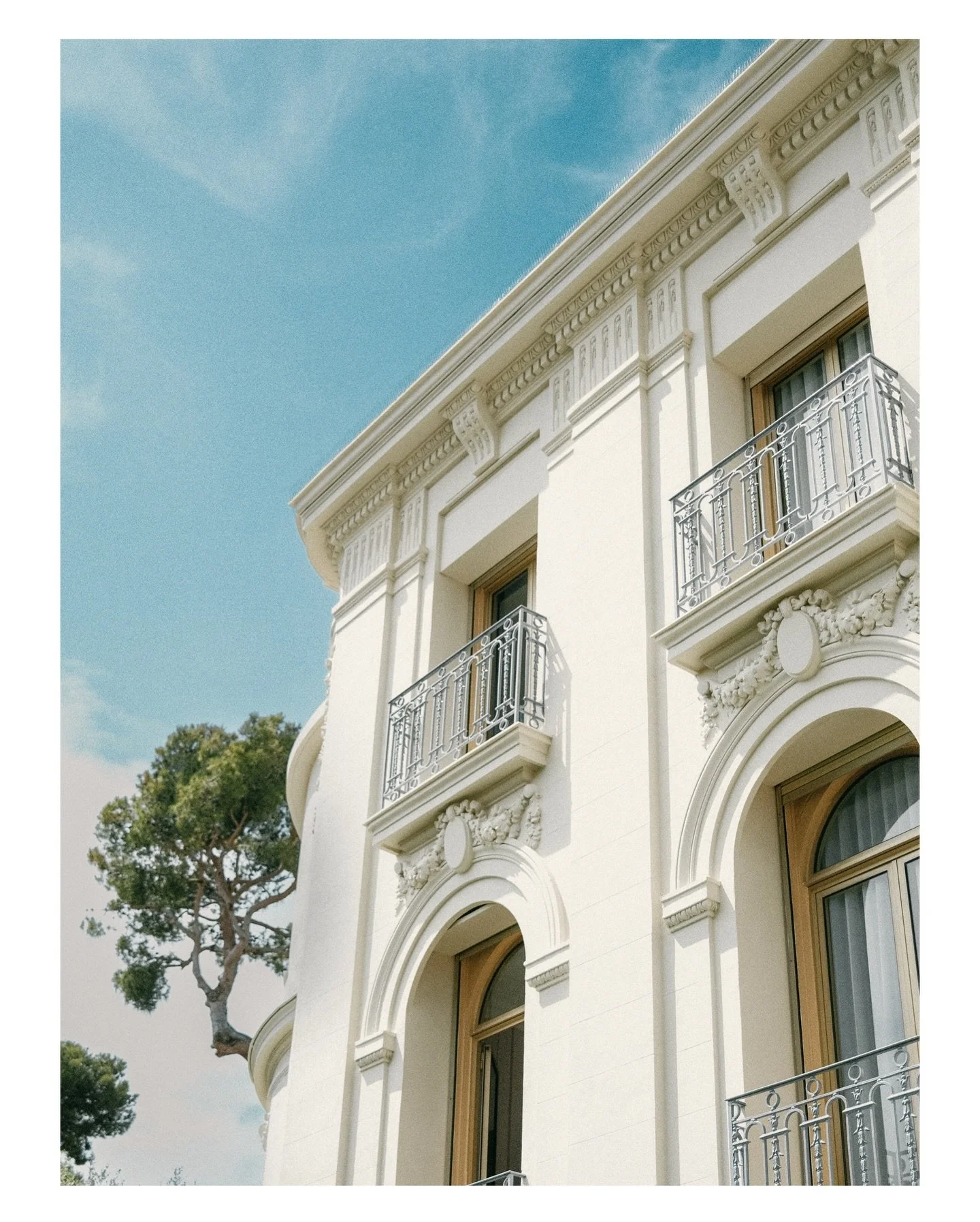 @hotelpetitpalaisnice boasts private garden patios for their rooms - made for a morning espresso or an ap&eacute;ritif