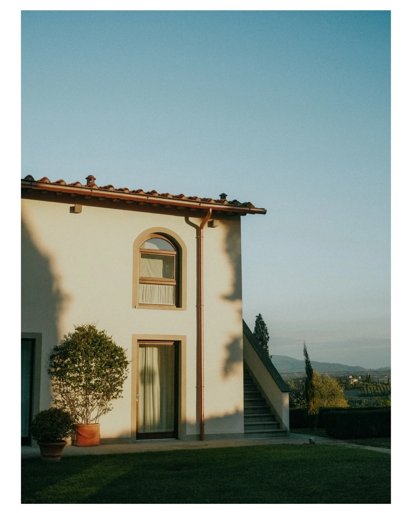 from sun up at the pool to sundown at the winery, spent my summer tucked away in the Tuscan countryside with @lecalvane