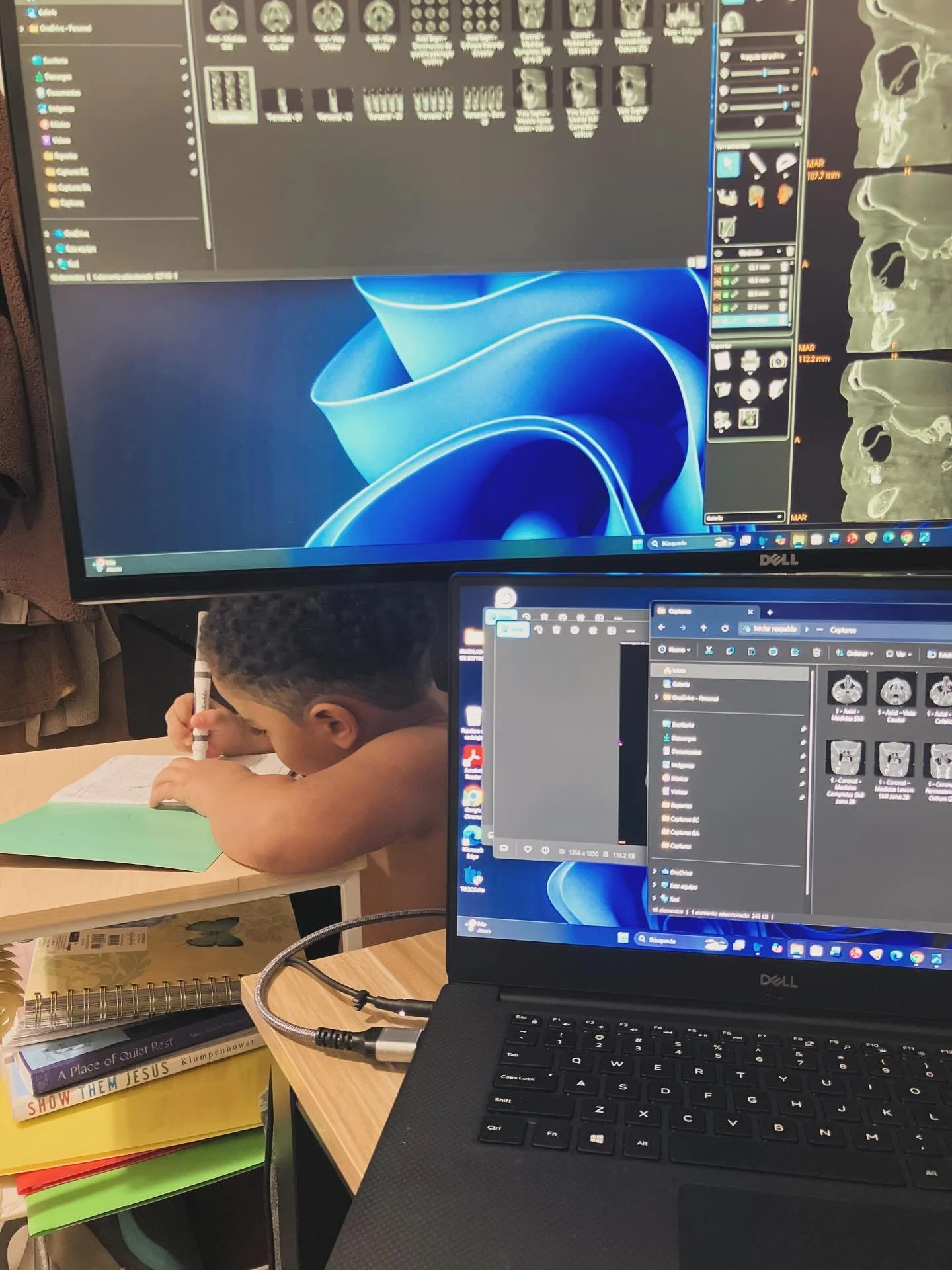 Encuentren mi trabajo m&aacute;s bonito 🤩🤤

&ldquo;Mam&aacute; necesito un escritorio como el tuyo&rdquo; 🤣
- OK Ryo